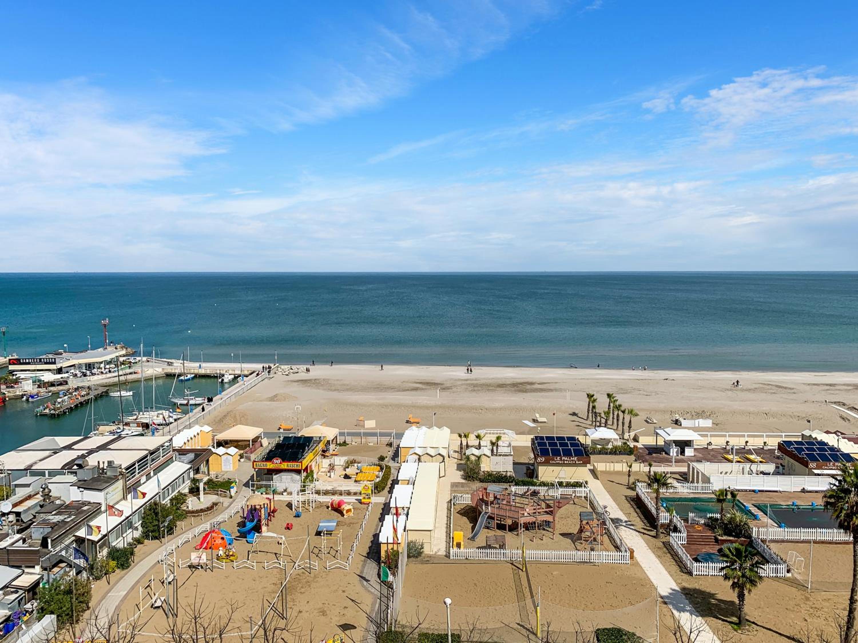 LUXURY BLUE LIVING RICCIONE PORTO view 5