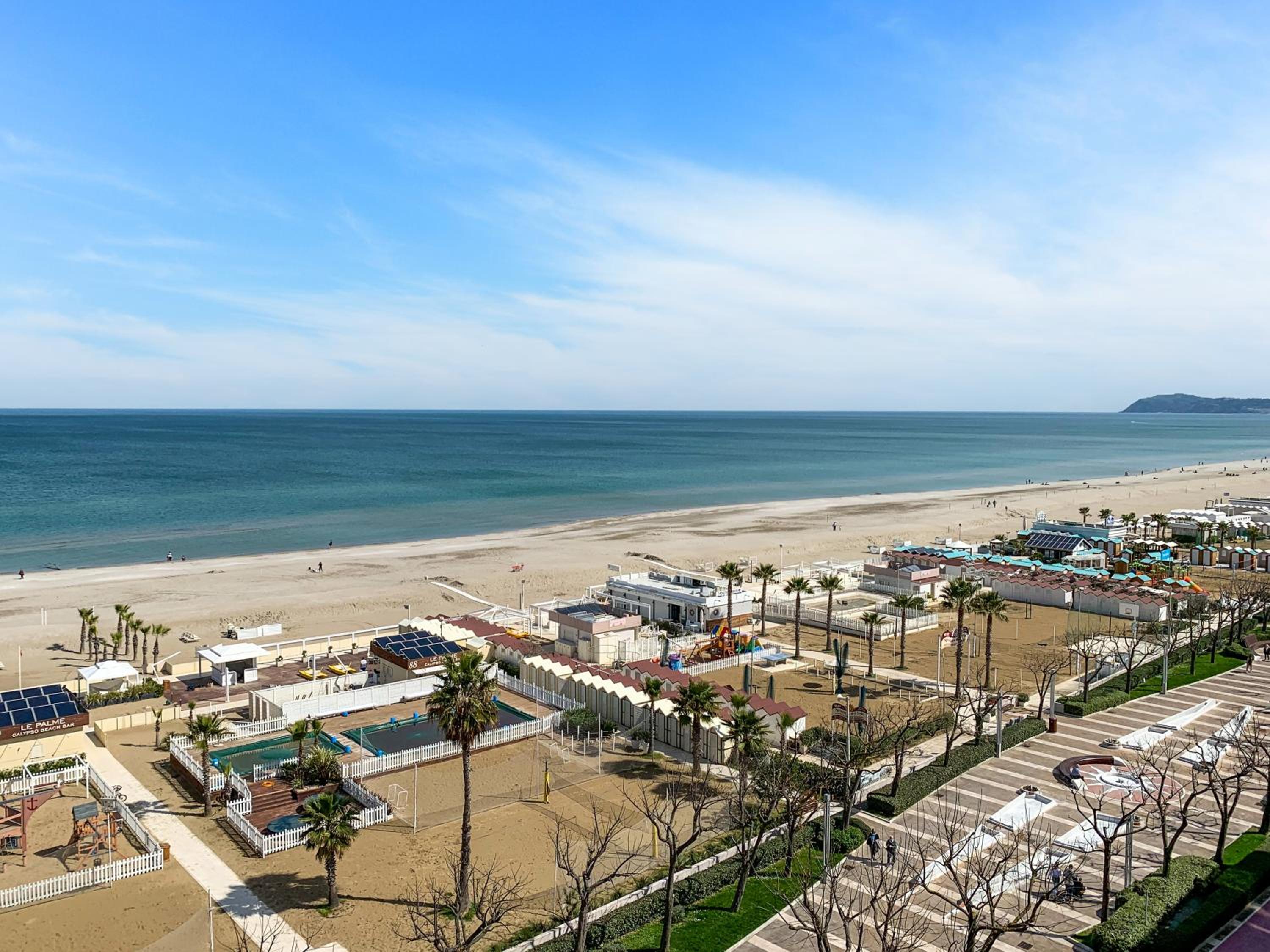 LUXURY BLUE LIVING RICCIONE PORTO view 4
