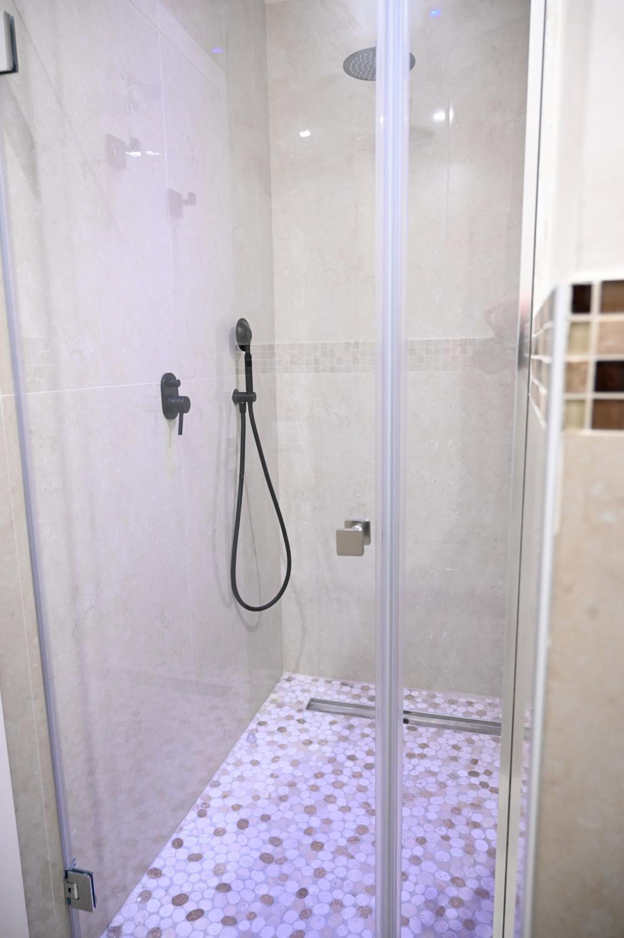 Perla Marina Acitrezza en Acitrezza — bathroom