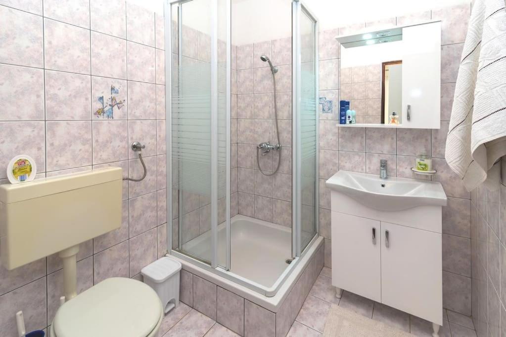 Visnja 1 - apartment with private pool and seaview view 5