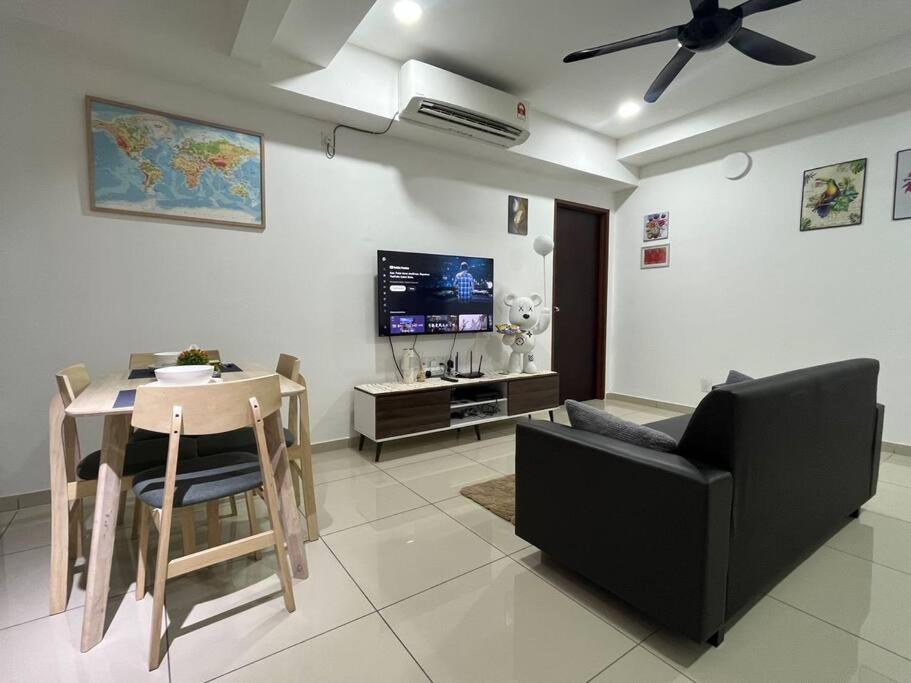 Cozy Haven Condo with PS4 & Nexflix at Menara Sentral photo 3