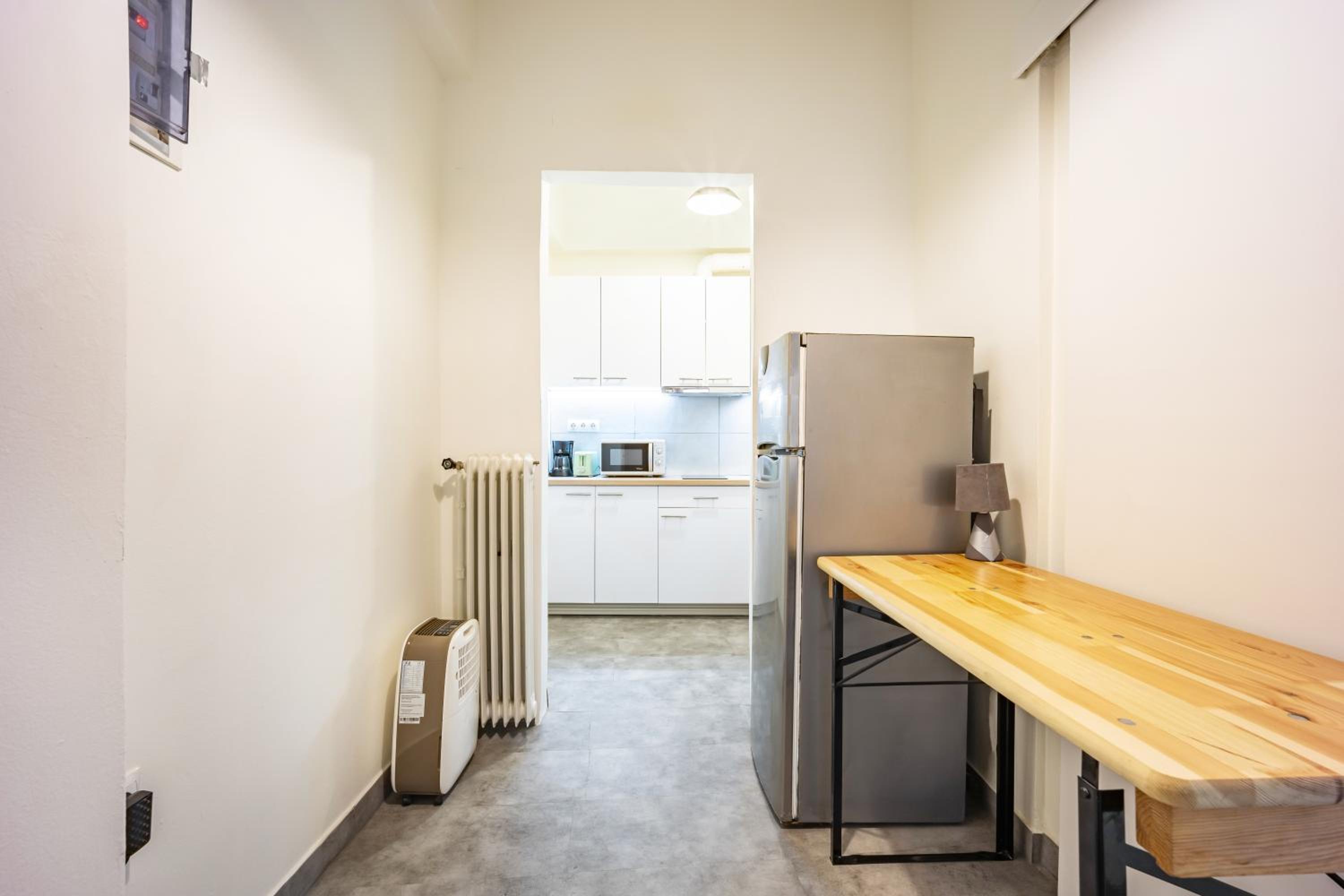 Acropolis Delux 1st FLR Aprt up 4 guests by LODGESPOT photo 5