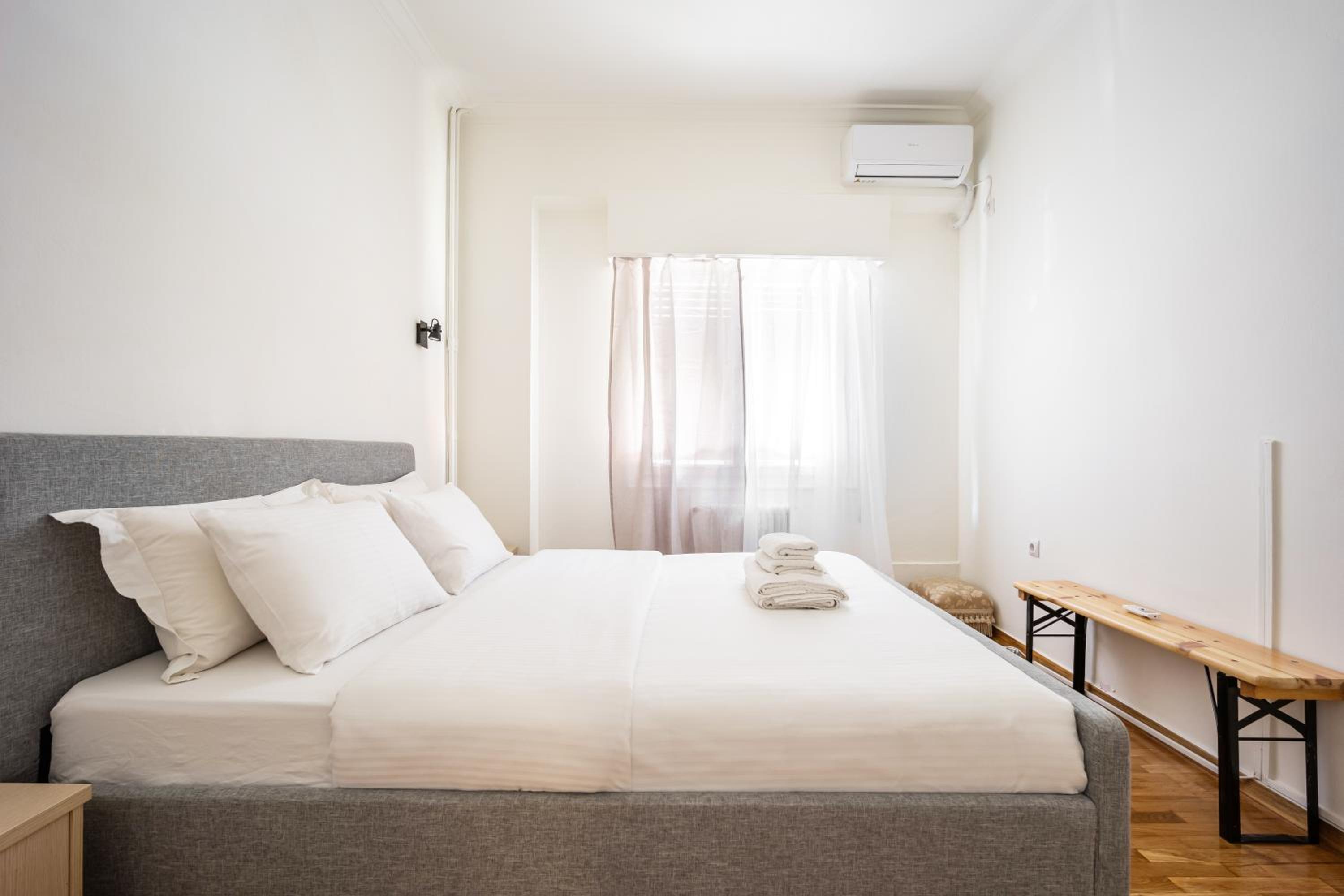 Acropolis Delux 1st FLR Aprt up 4 guests by LODGESPOT photo 4