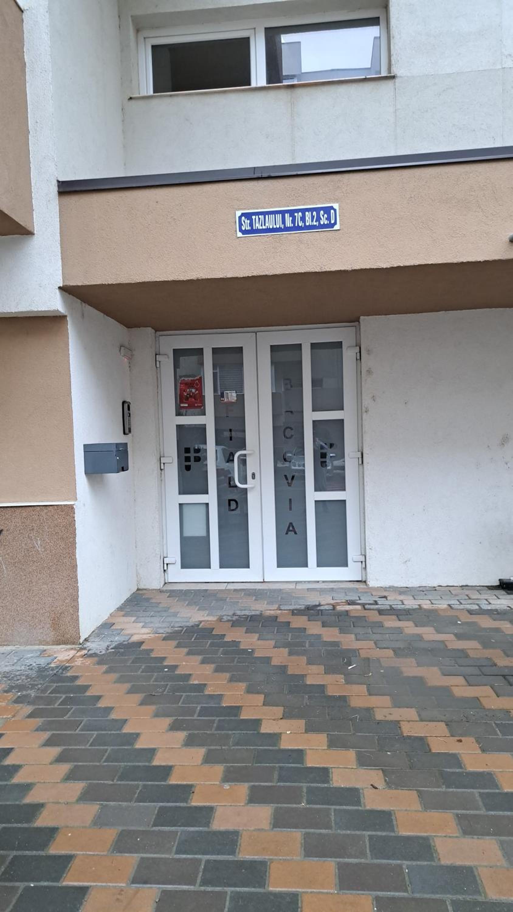 Fiald Apartament nou