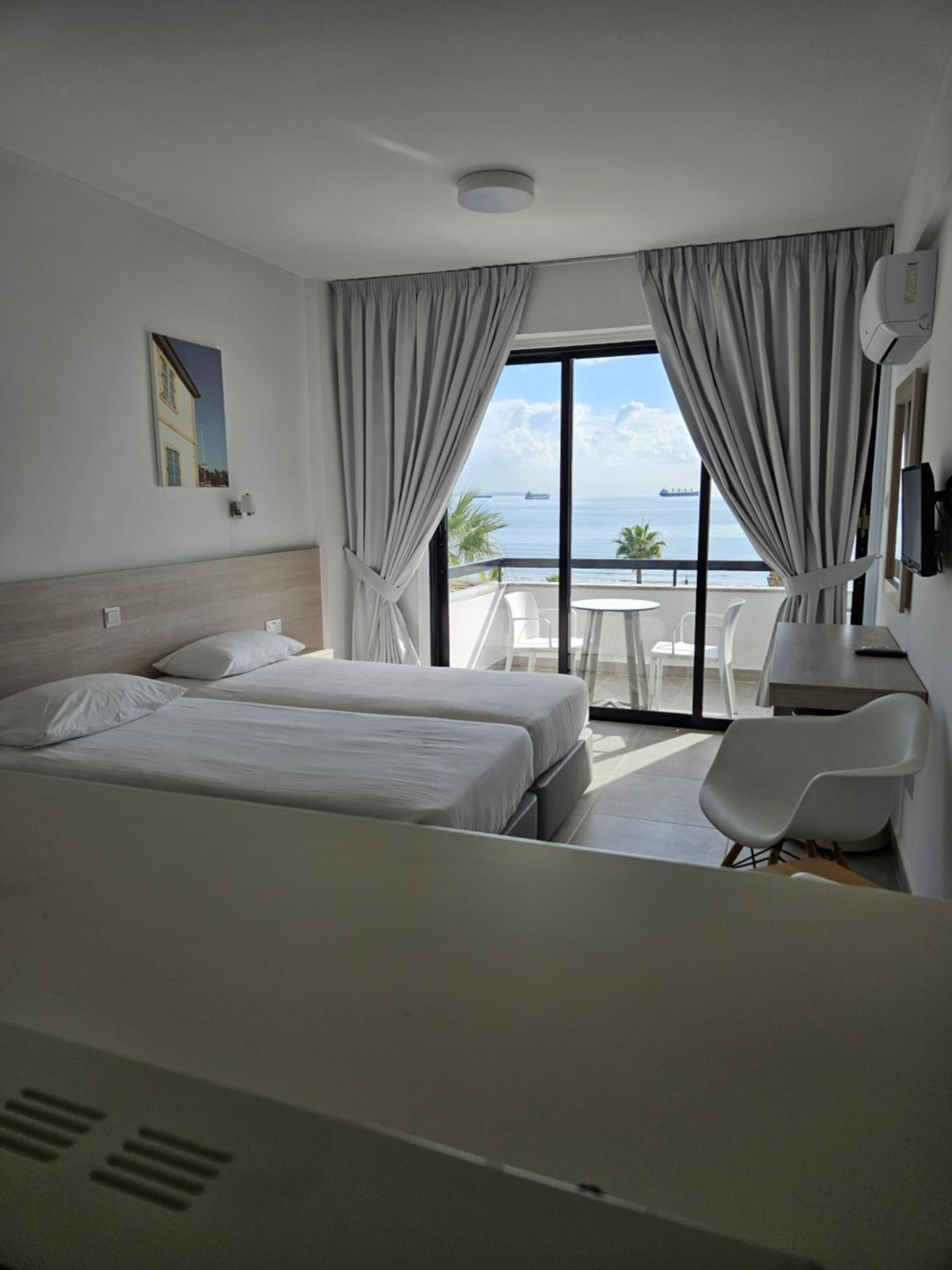 Les Palmiers Sunorama Beach Apartments