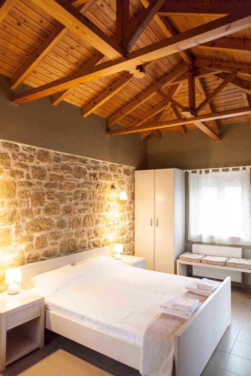 Villavia Residence - Sorocco & Ostria Retreats with Pool access