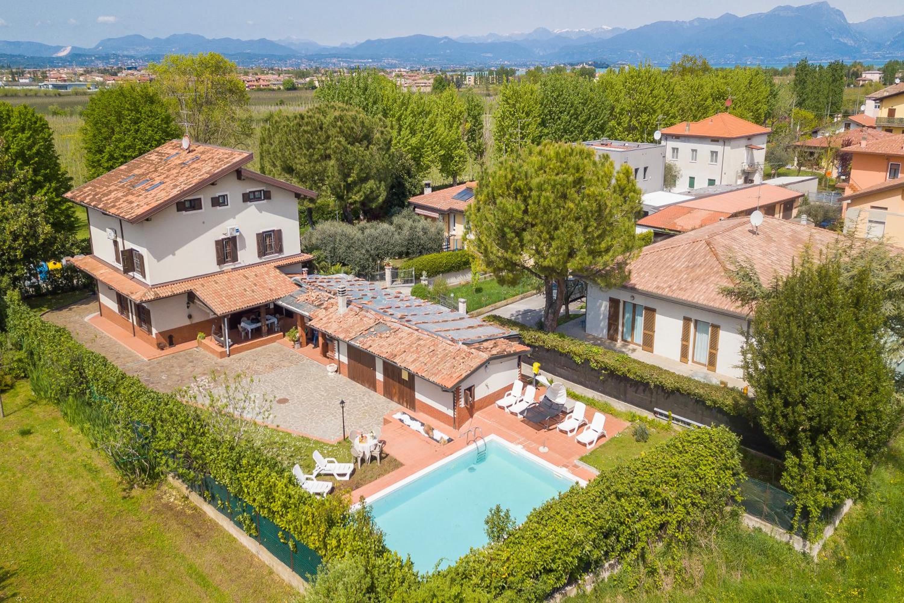 Villa Oasi with Private Pool BBQ & Garden near Sirmione en Sirmione