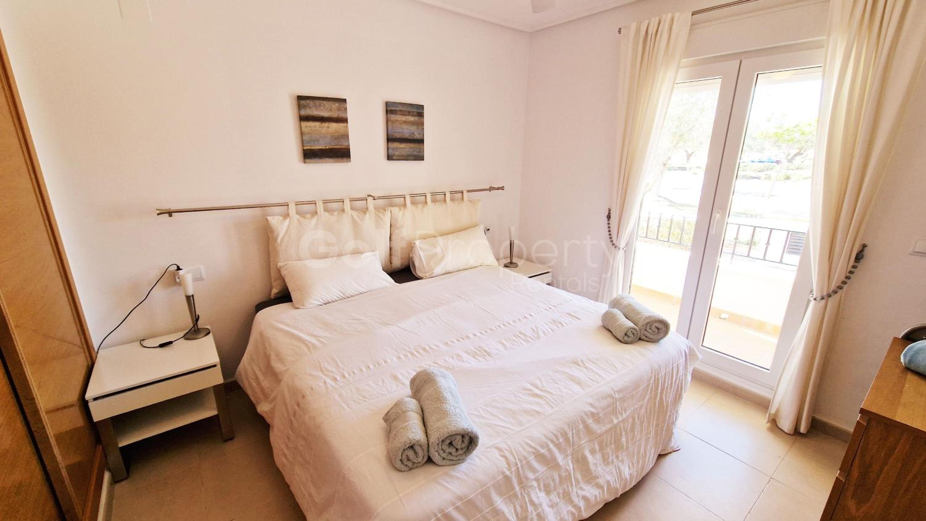 Spacious Ground Floor Apartment, Free WiFi, Patio, AC view 3