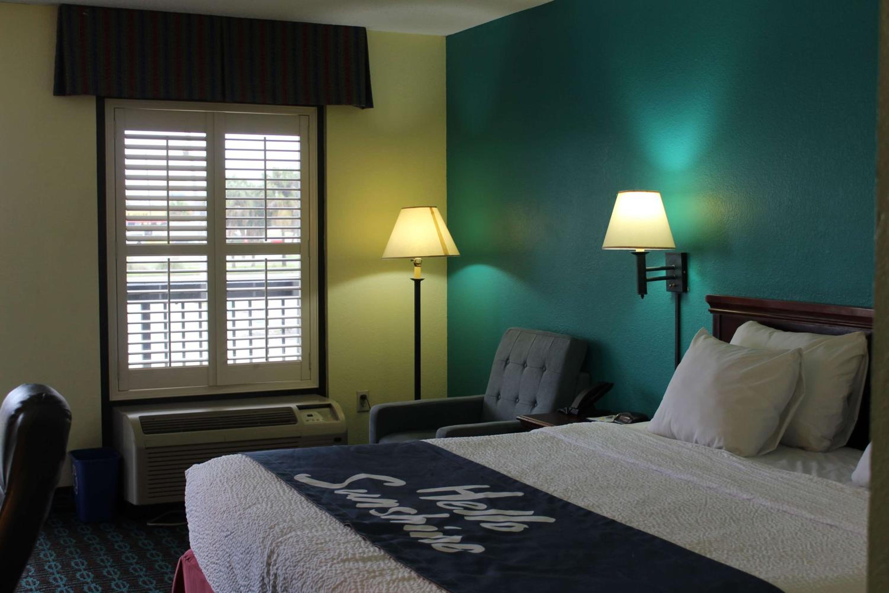 Marianna Vacations - Days Inn by Wyndham Marianna - Property Image 74