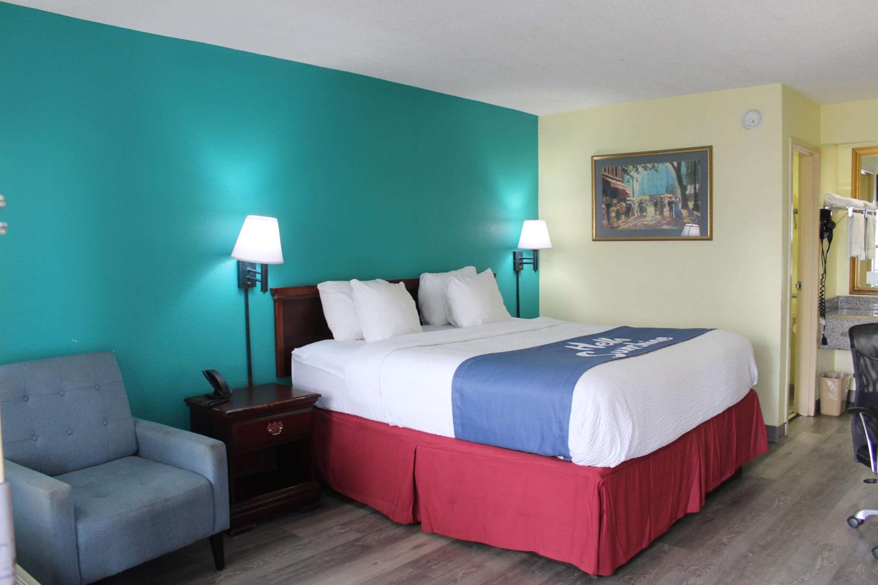 Marianna Vacations - Days Inn by Wyndham Marianna - Property Image 72