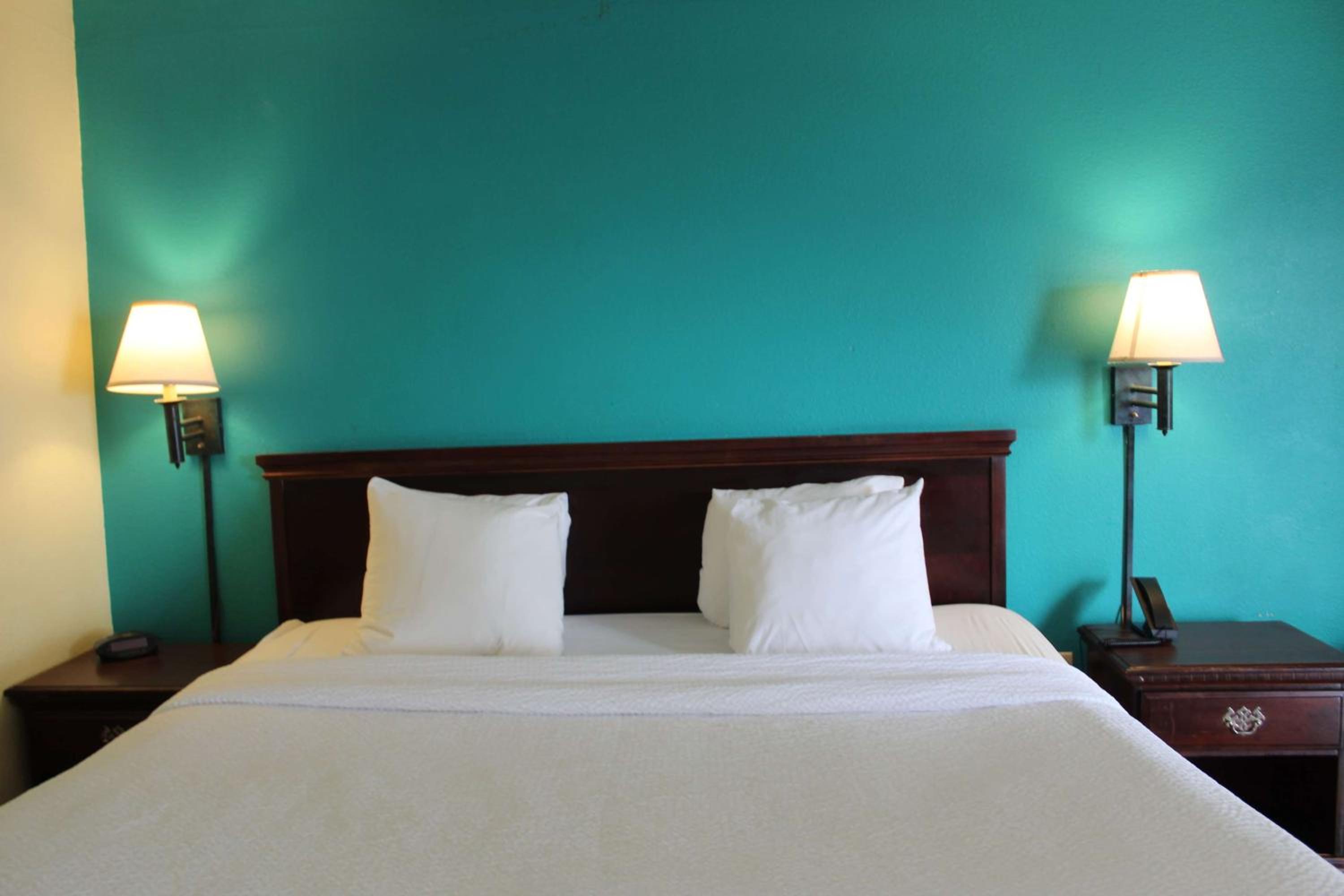 Marianna Vacations - Days Inn by Wyndham Marianna - Property Image 69