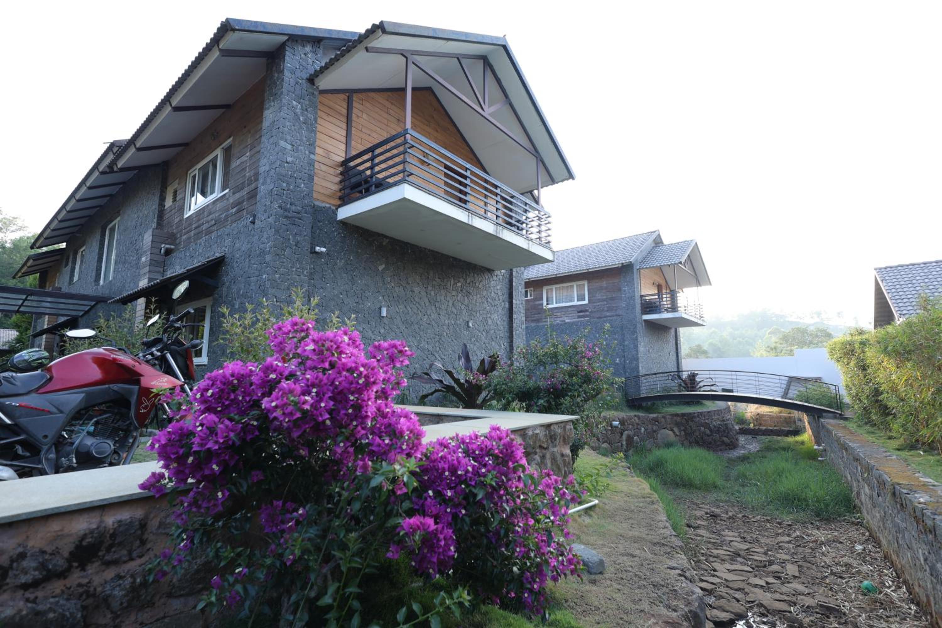 Queens Hotel -Yellow Lake Resorts &Spa -Yercaud