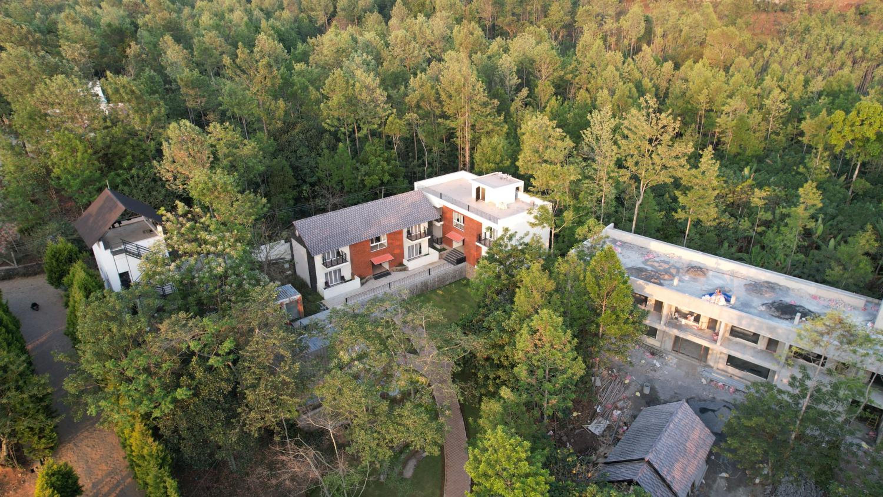 Queens Hotel -Yellow Lake Resorts &Spa -Yercaud