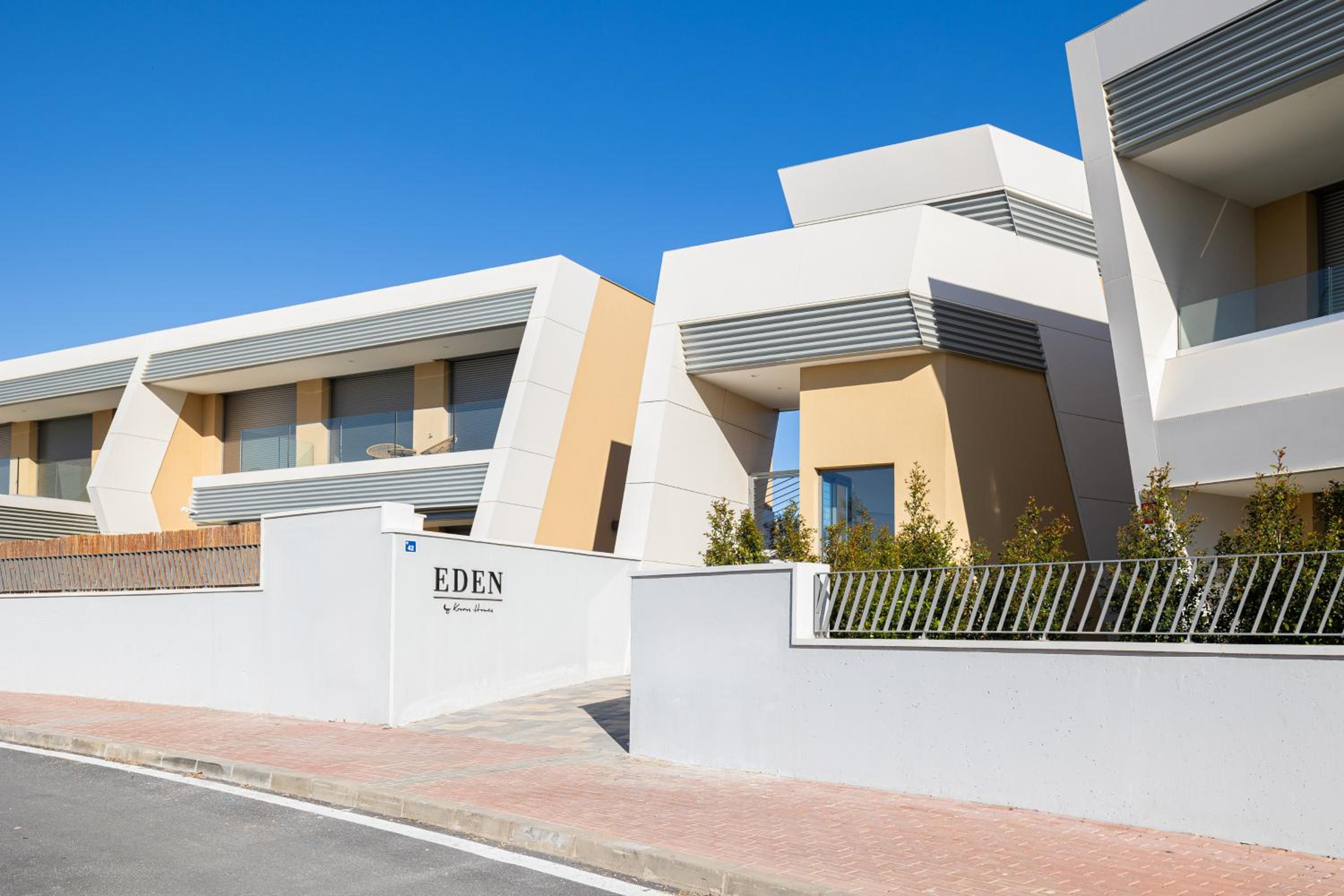 Luxury House Chaparral Golf E70 by AORA STAY
