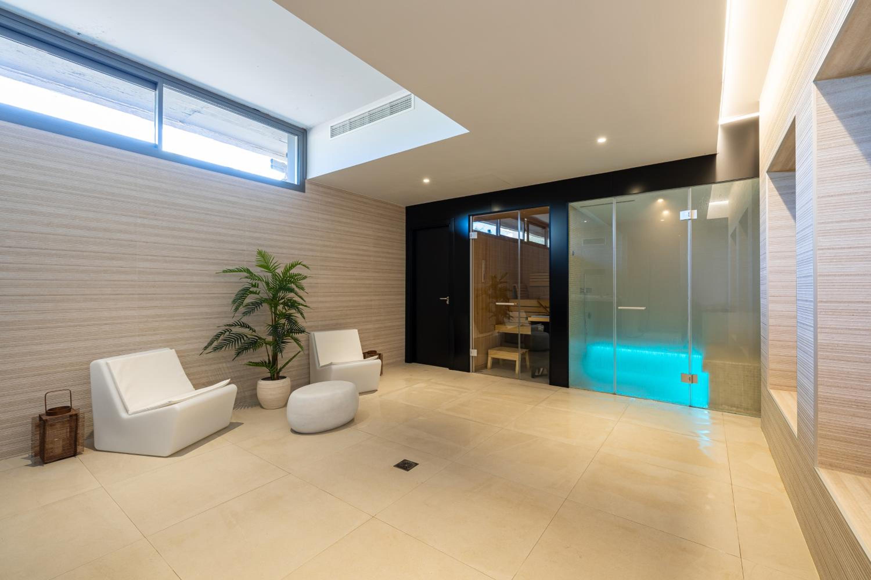 Luxury House Chaparral Golf E70 by AORA STAY