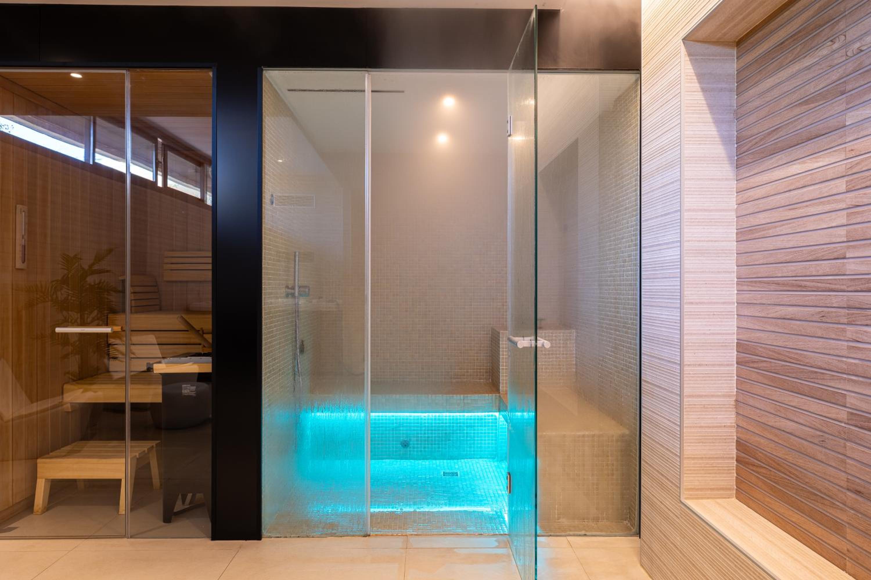 Luxury House Chaparral Golf E70 by AORA STAY