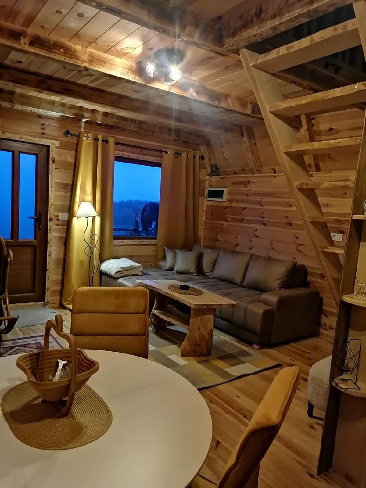 Koliba Luča Smrčevo Brdo view 5