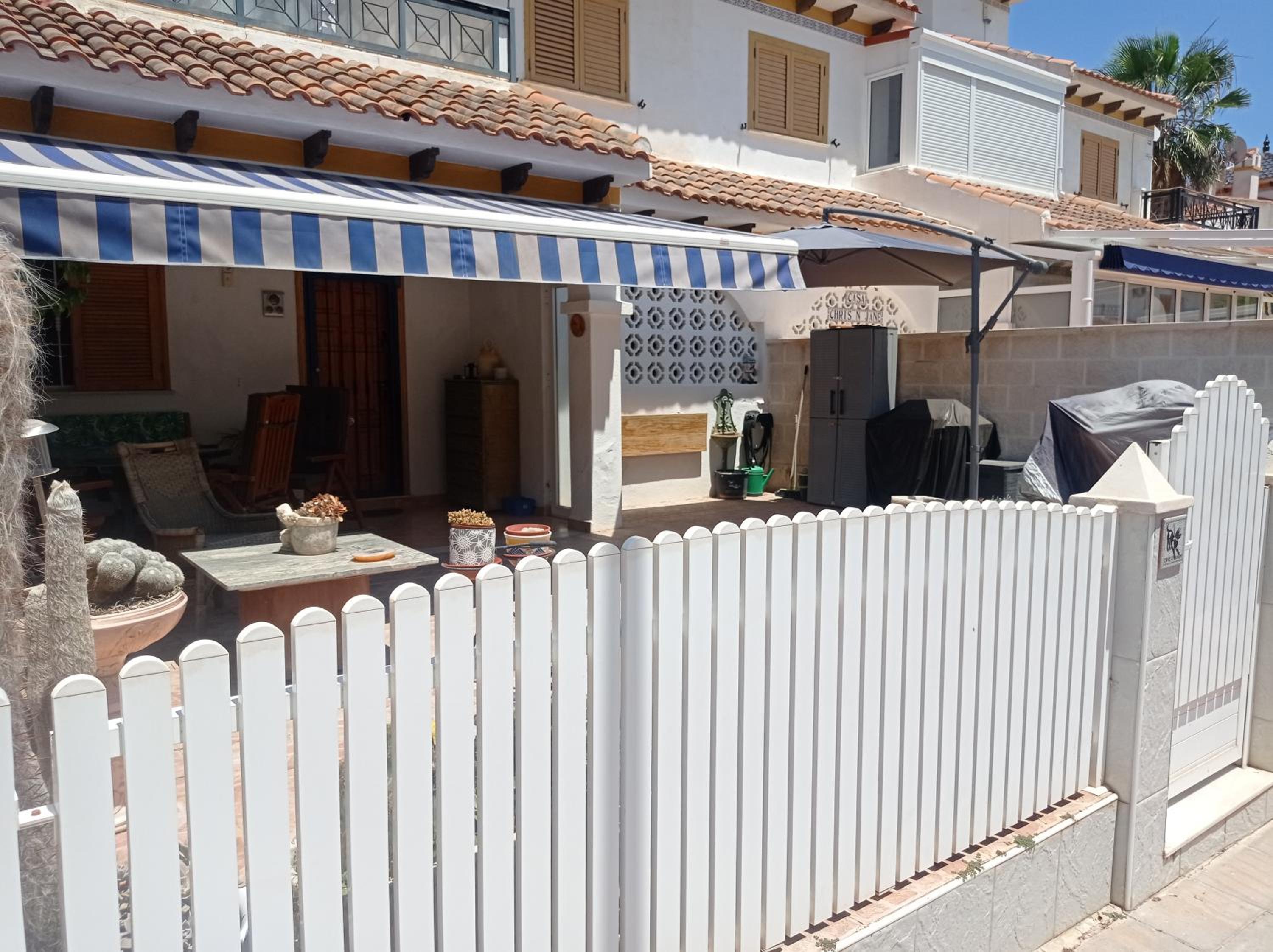 Chalet adosado en RIOMAR-3, urbanización residencial privada