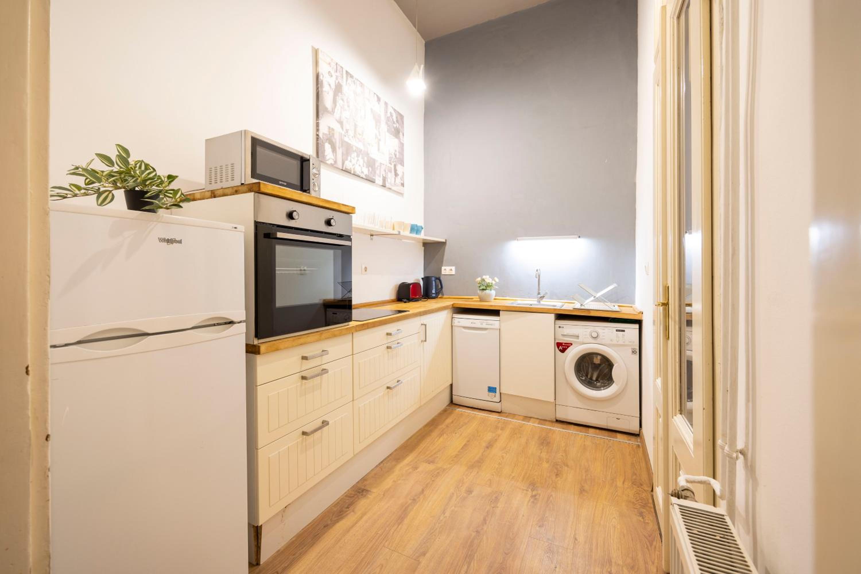 Cozy & Nostalgic Budapest Style Apartment in the Center