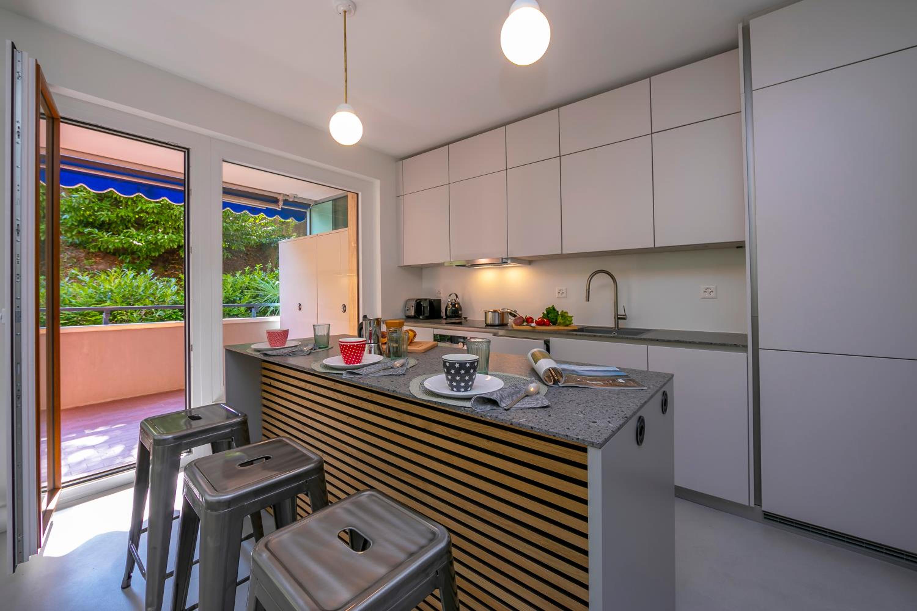 Coloratura - Happy Rentals