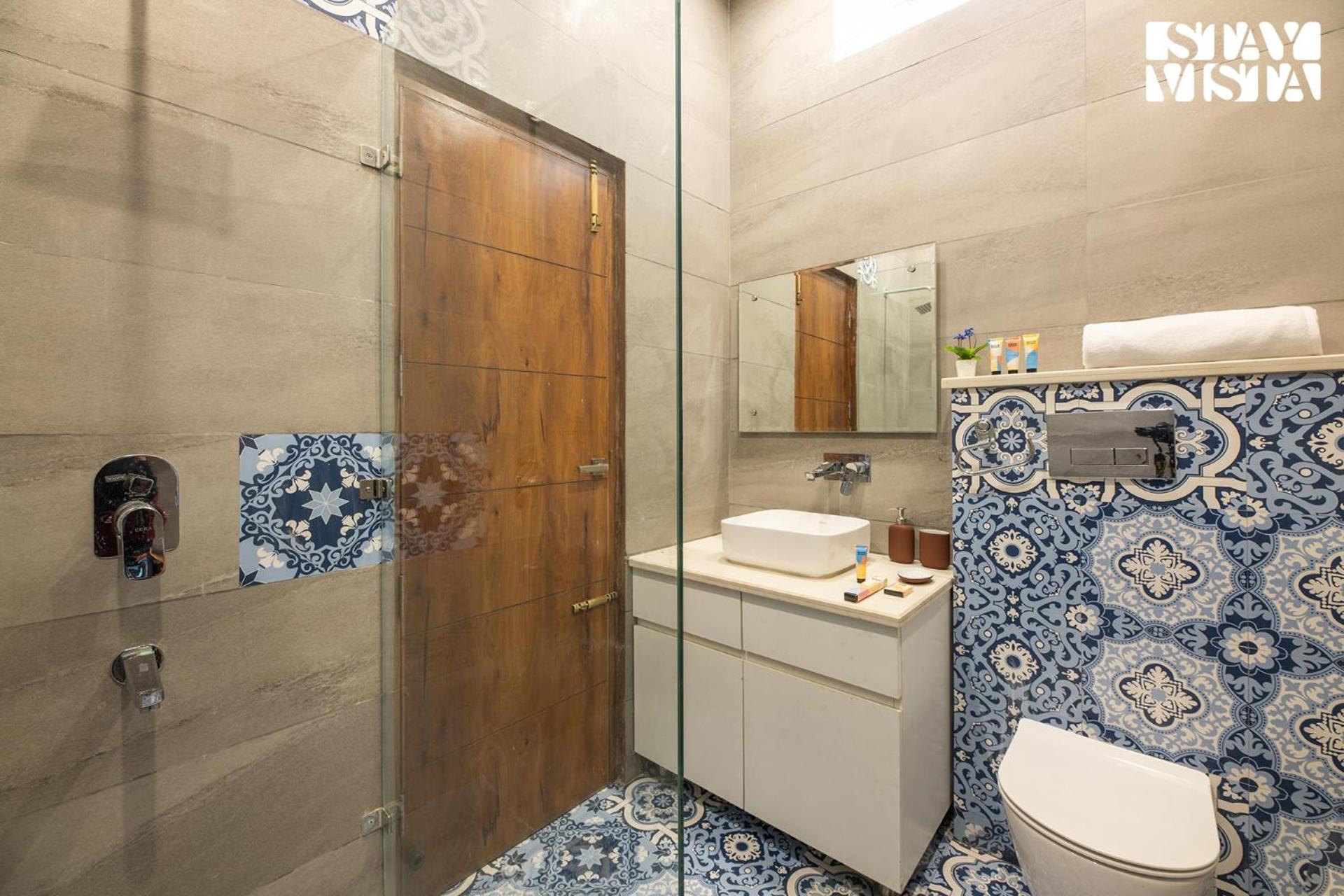 StayVista at Rootanian with Bathtub & Terrace
