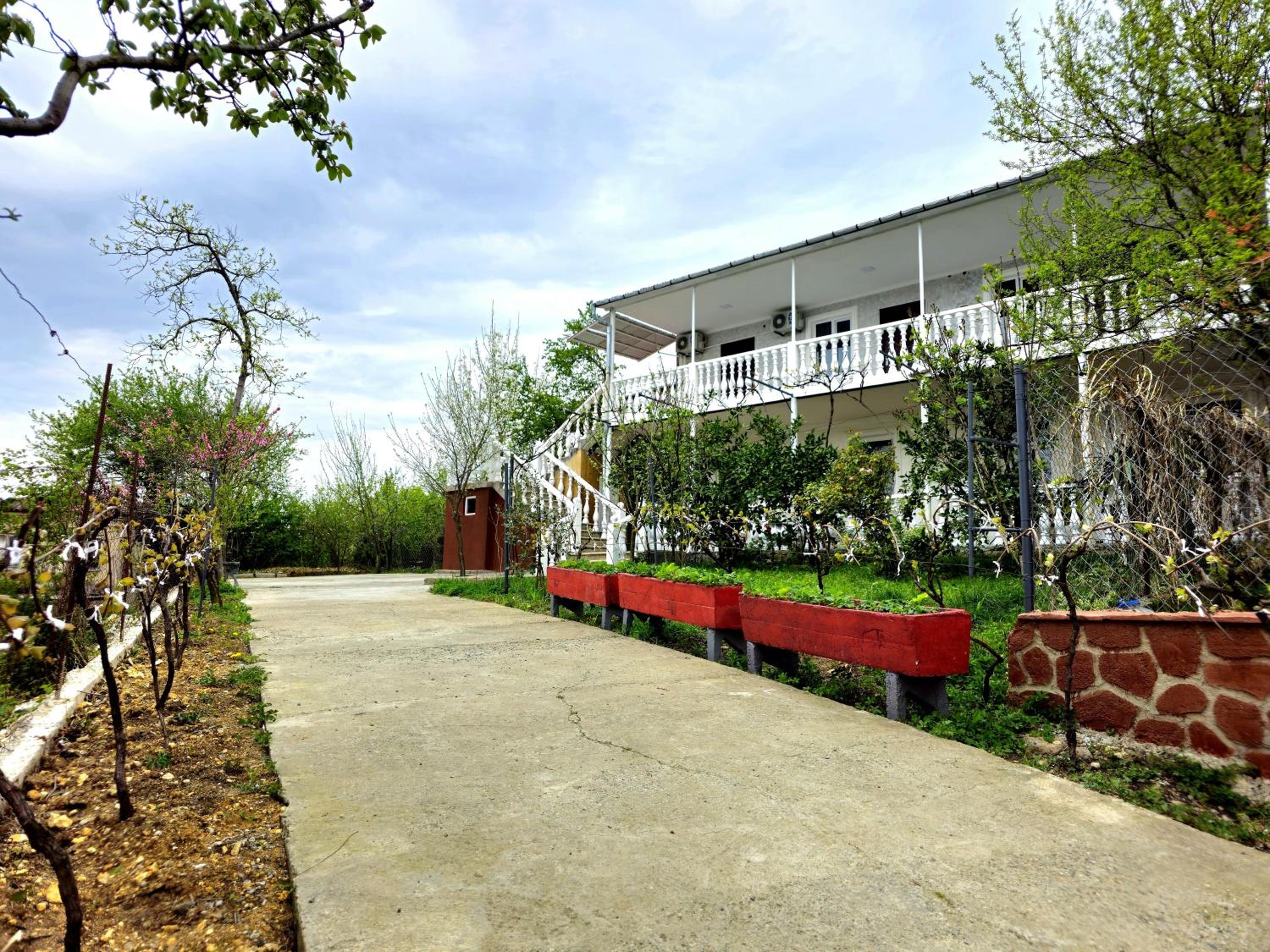HillTop Guest House Kutaisi view 3