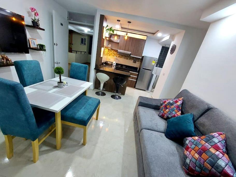Apartamento en condominio con piscina
