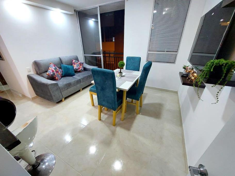 Apartamento en condominio con piscina
