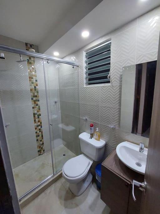 Apartamento en condominio con piscina