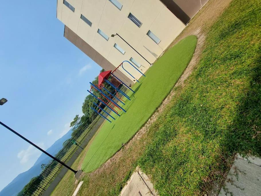 Apartamento en condominio con piscina