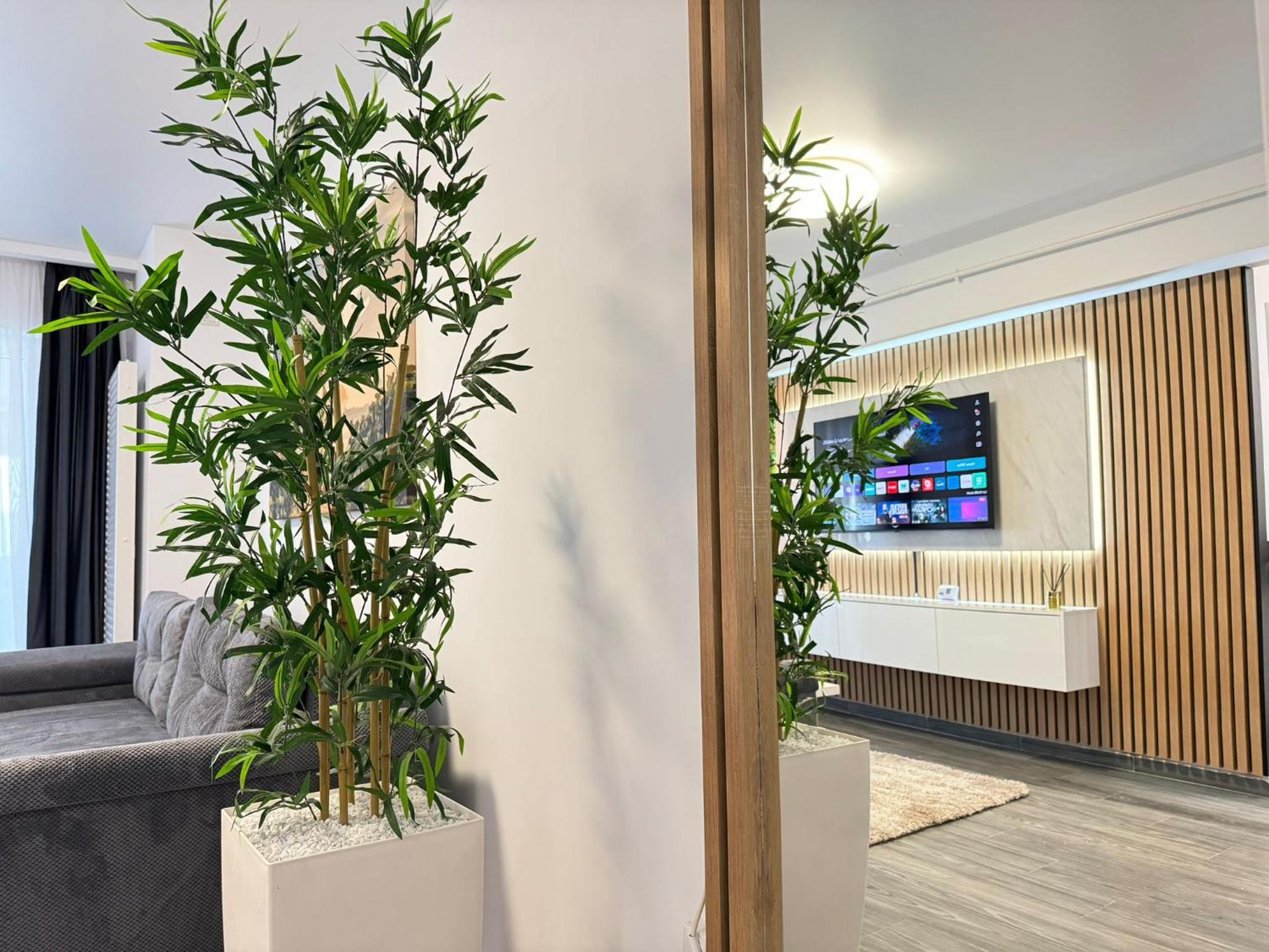 Luxury Glam Apartments Central Adress Bucuresti with Parking view 3