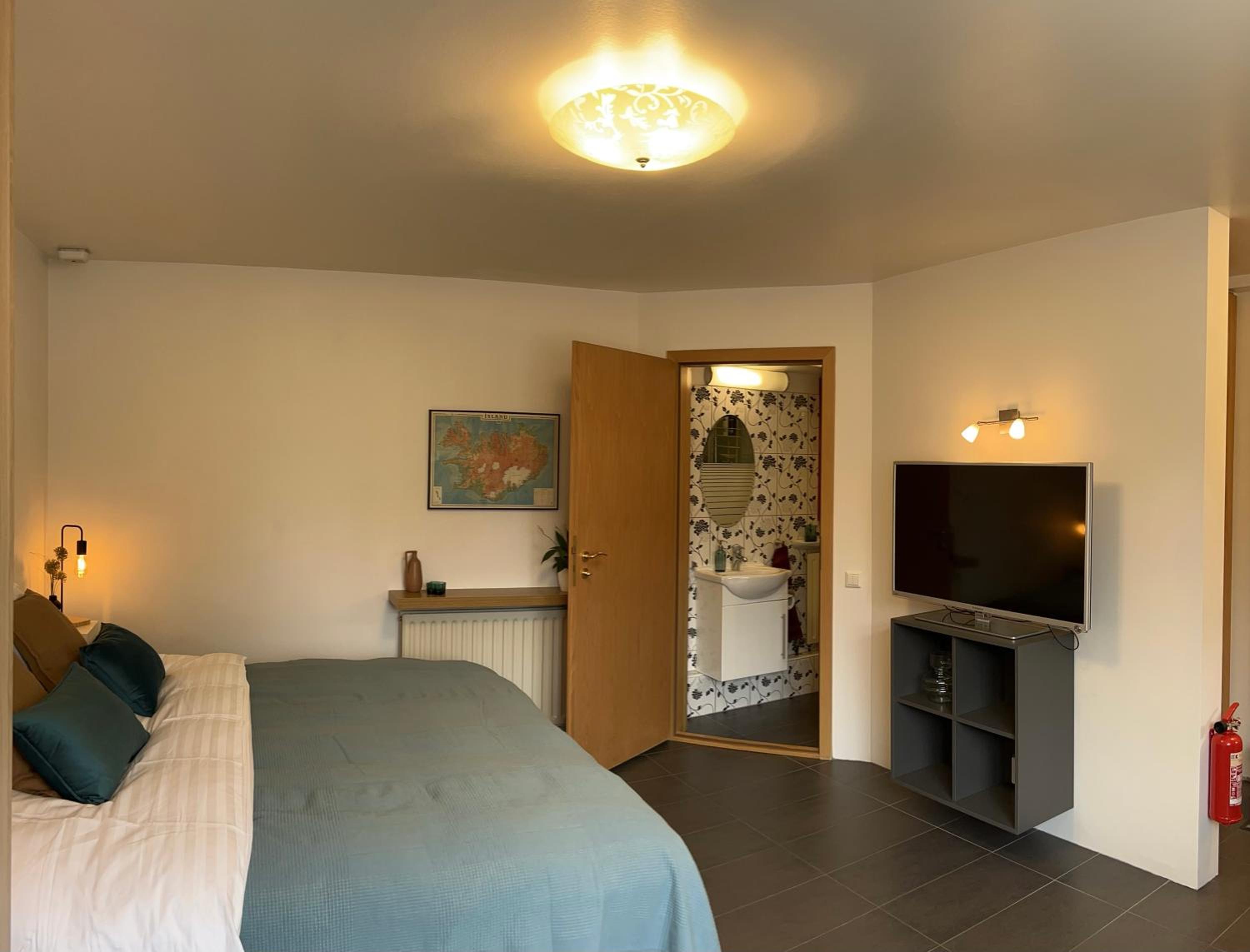 Reykjavik city center - Privat studio apartment view 2