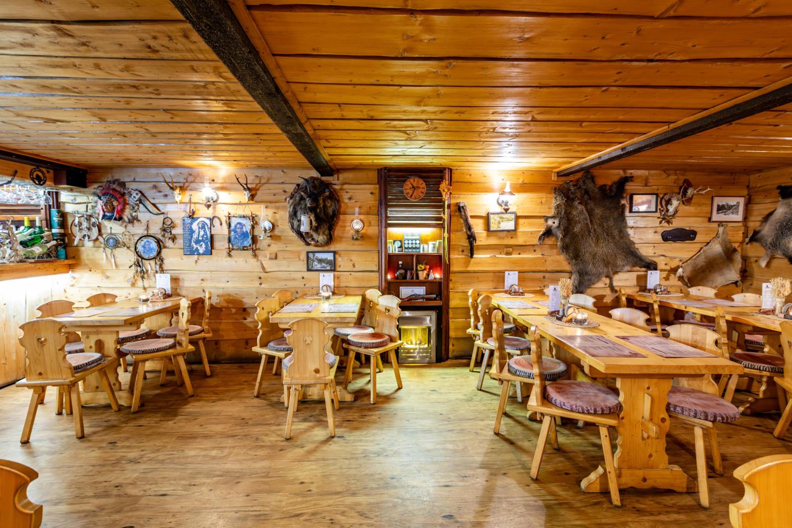 Country Saloon