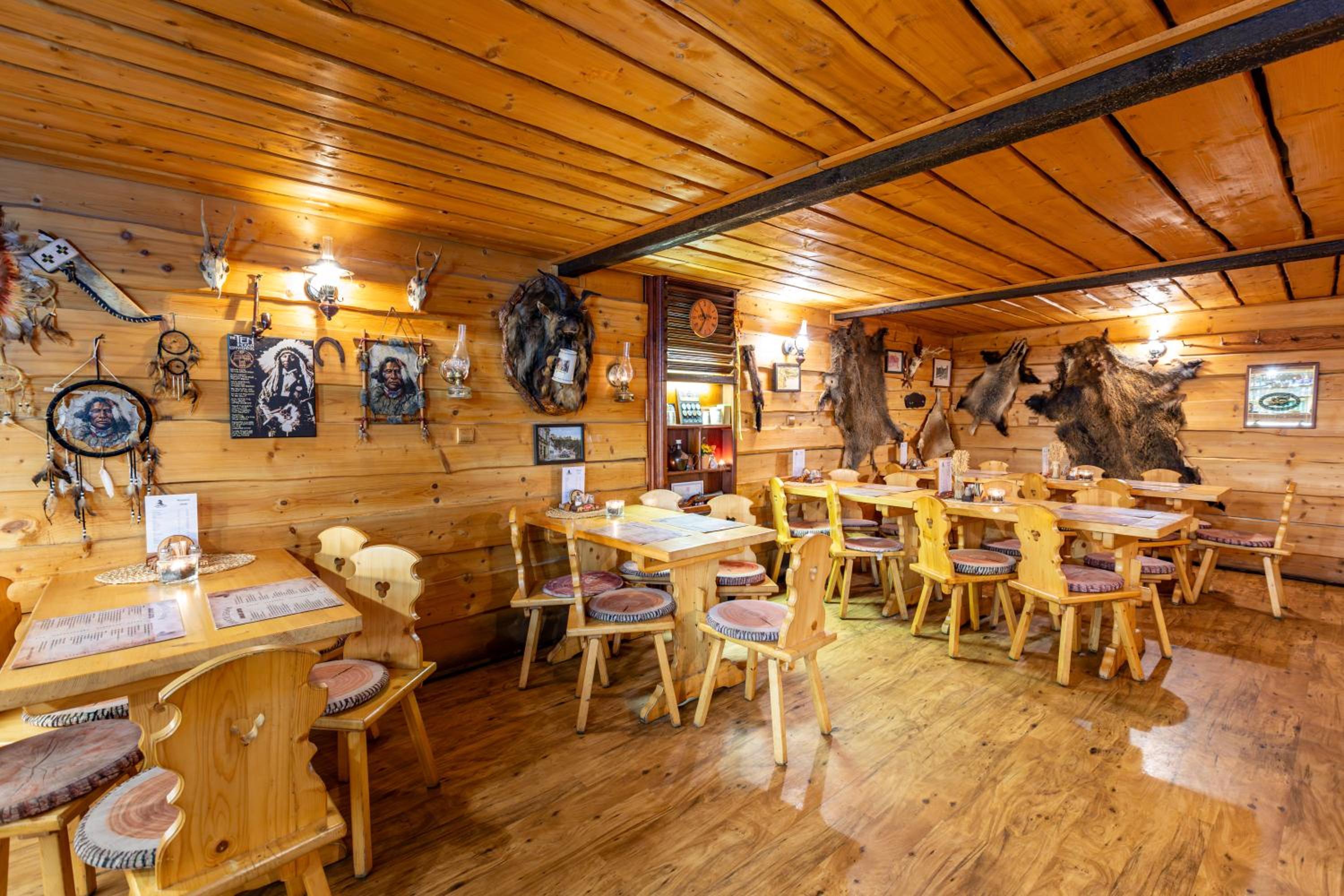 Country Saloon