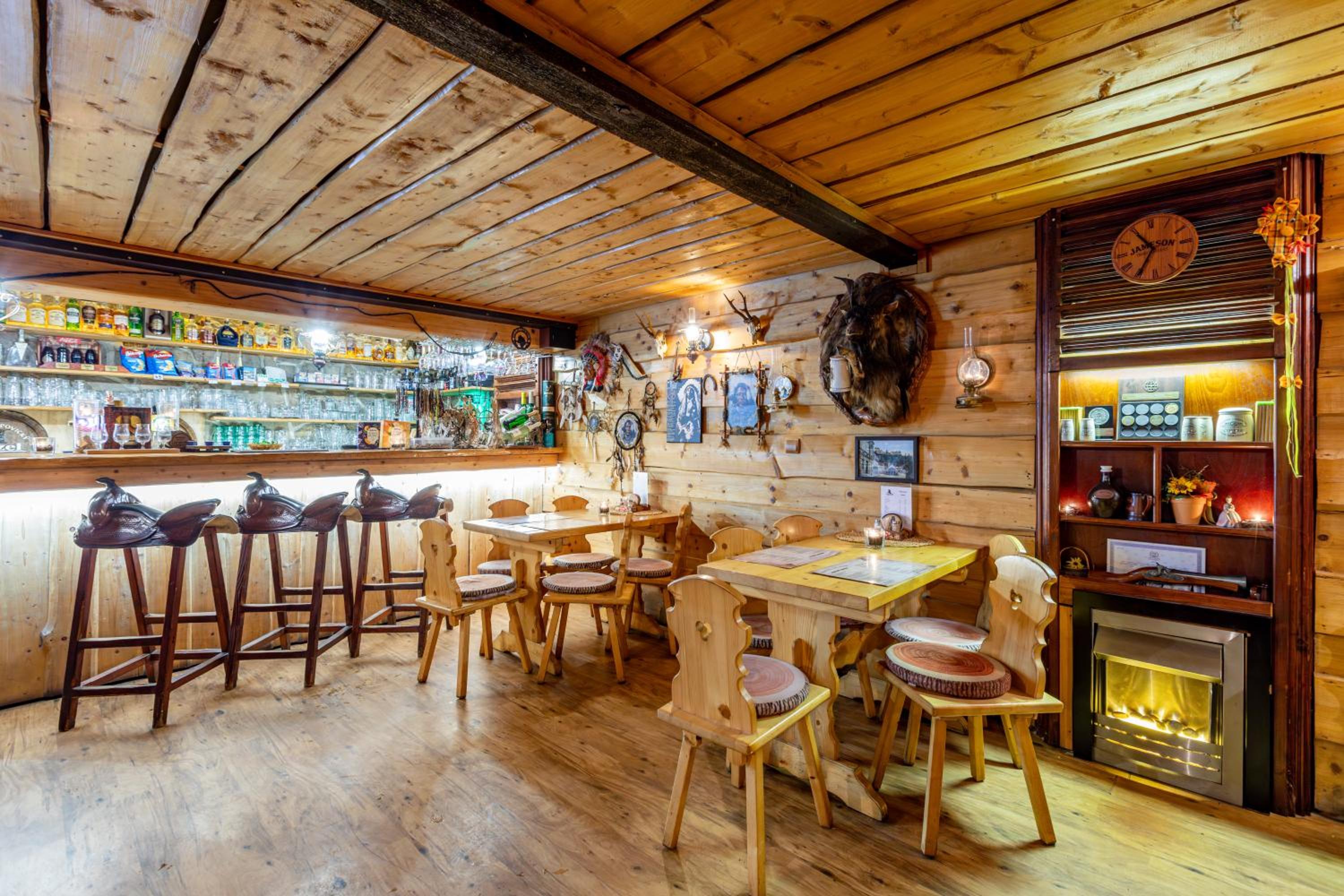 Country Saloon
