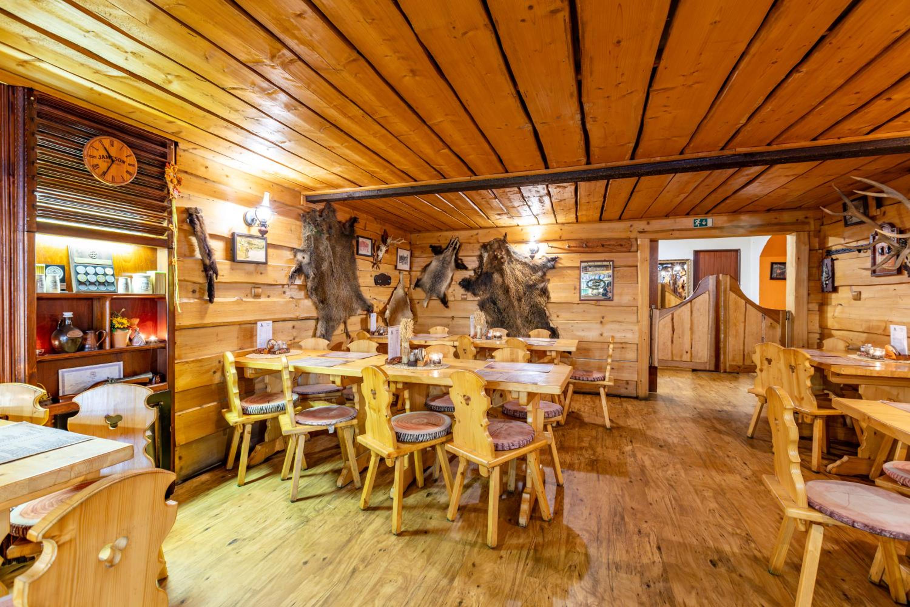Country Saloon