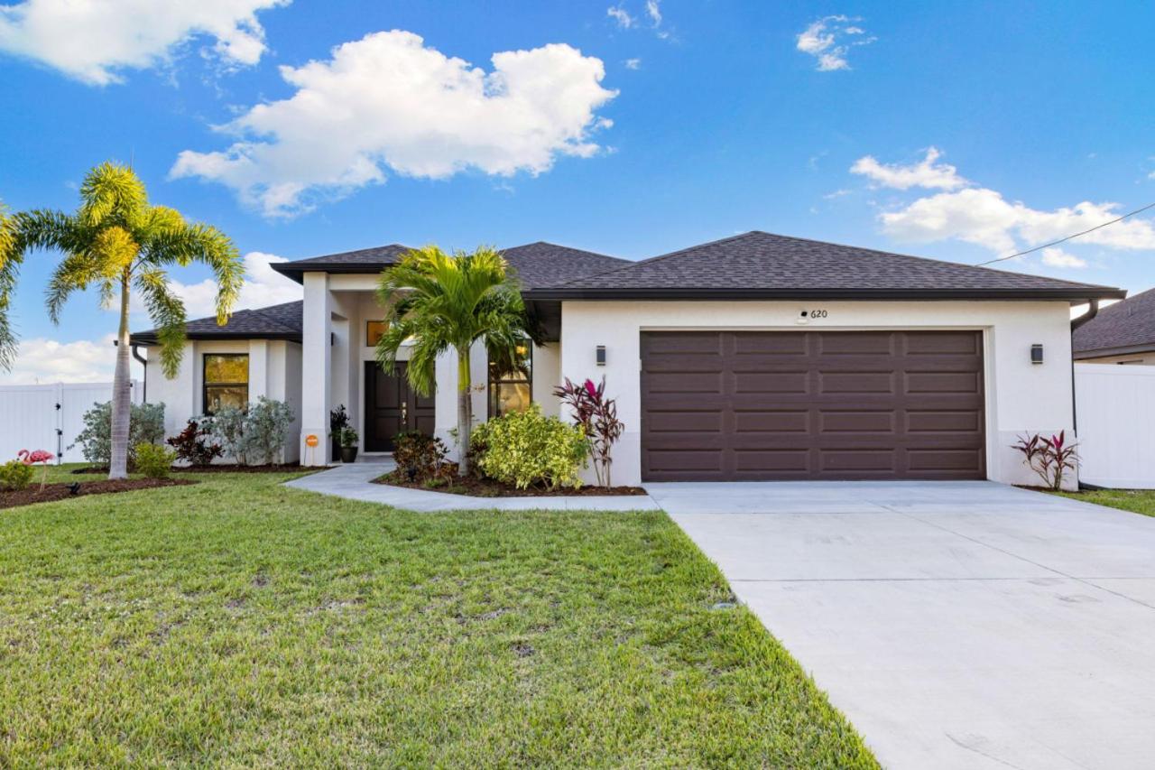 Centrally Located - Waterfront Pool Home Convenient Location view 2