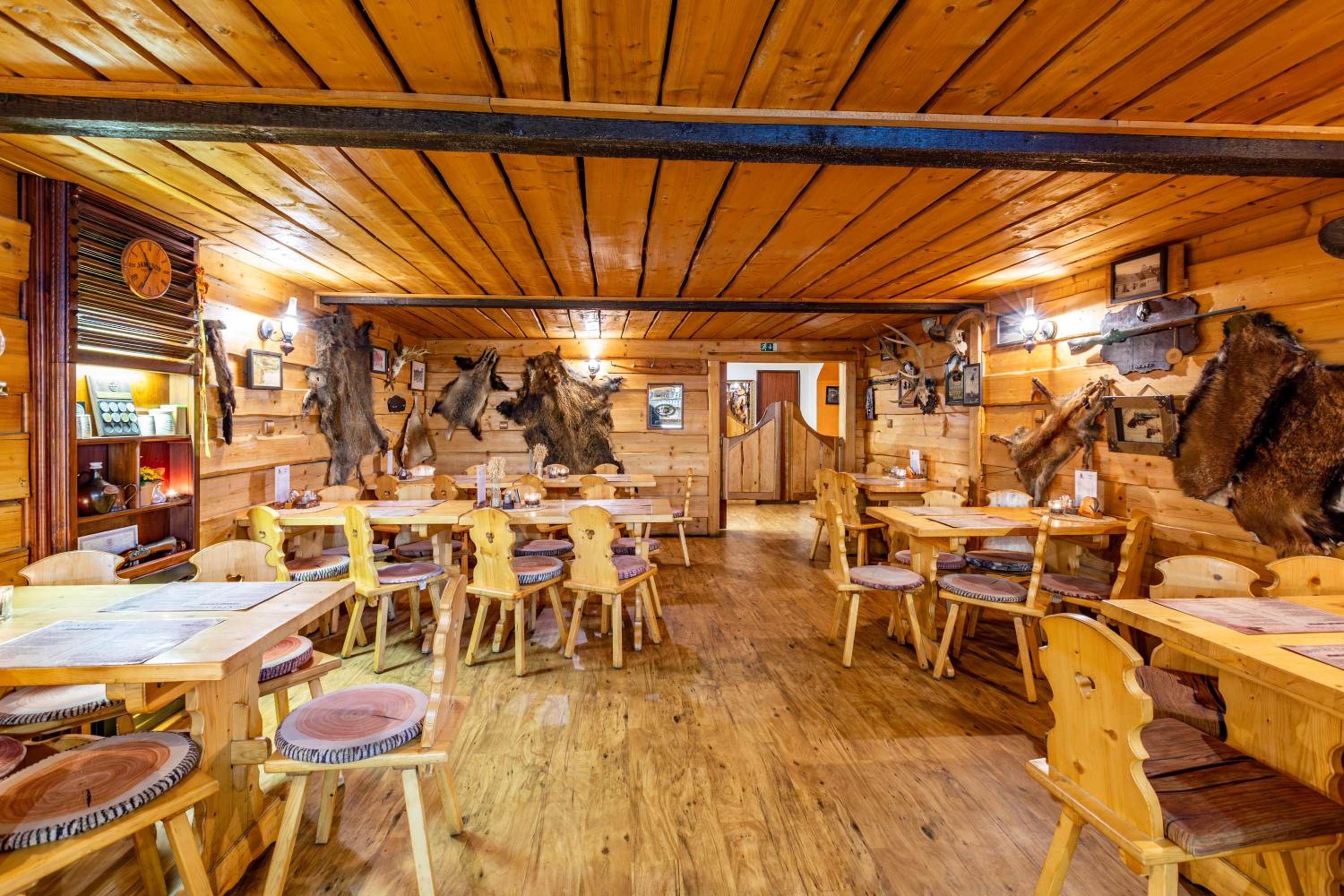 Country Saloon