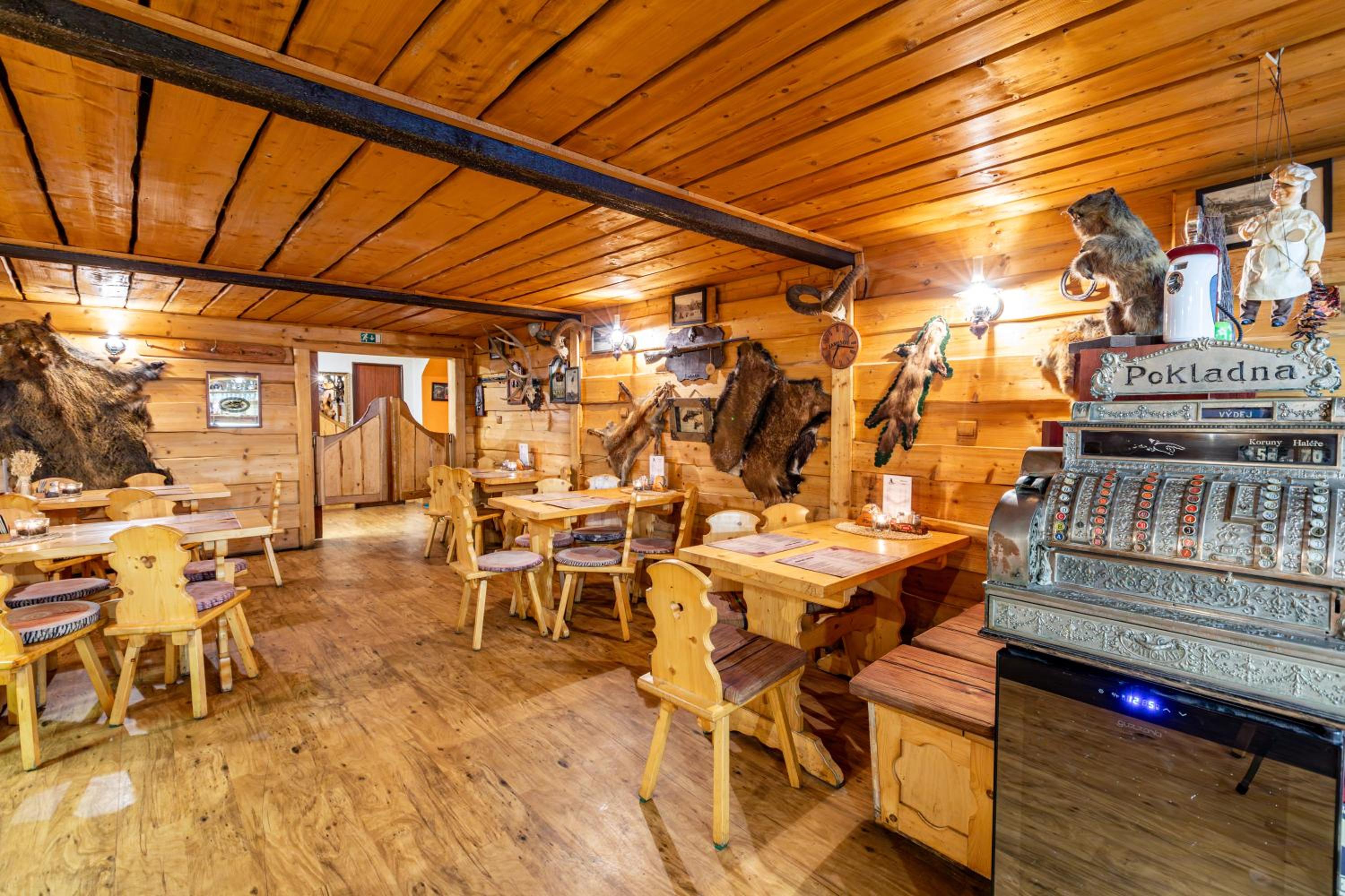 Country Saloon