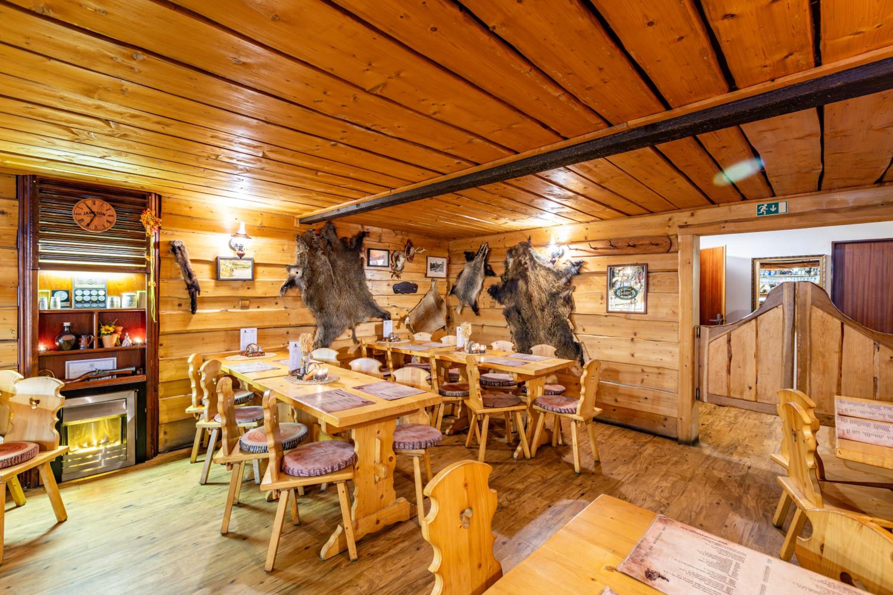 Country Saloon
