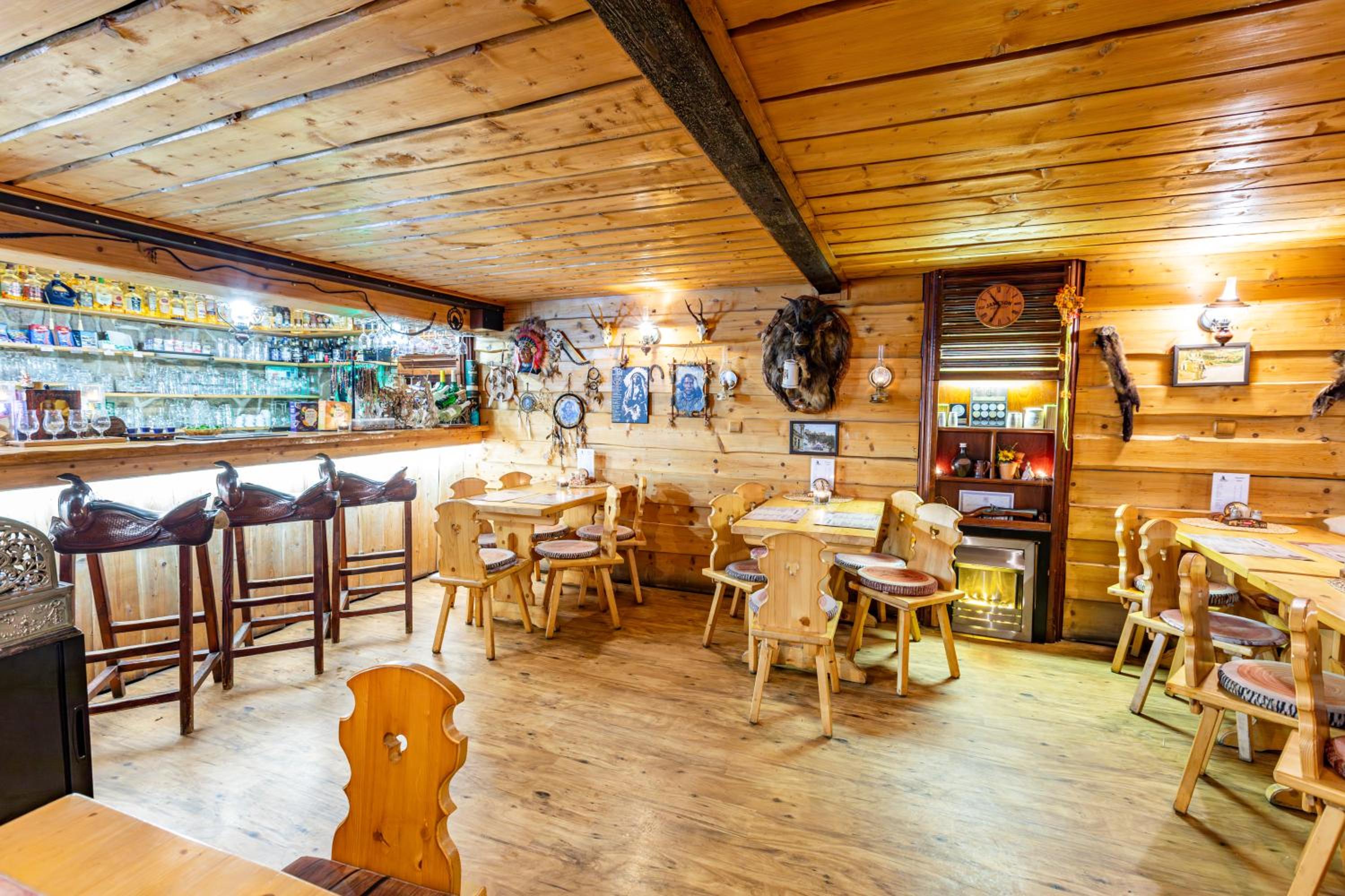 Country Saloon
