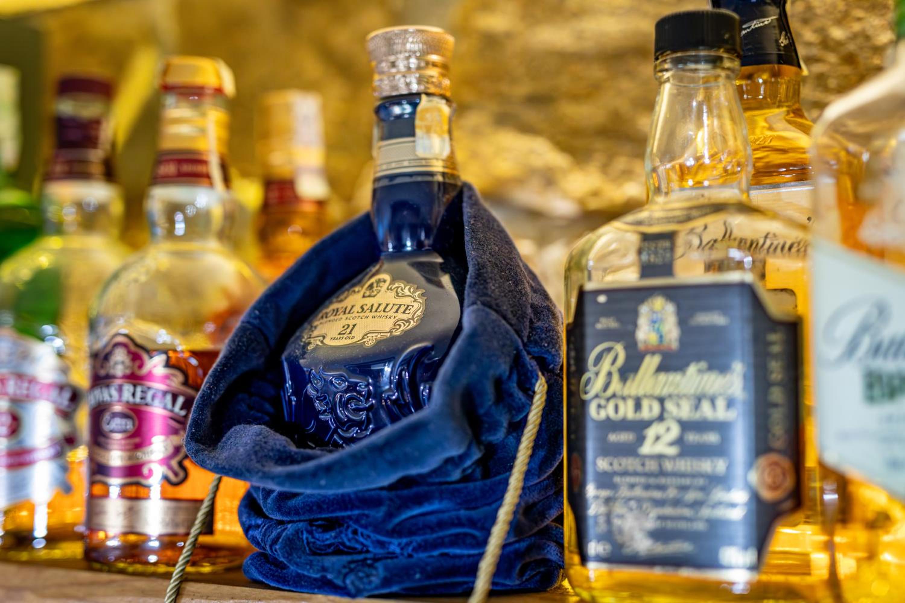Country Saloon