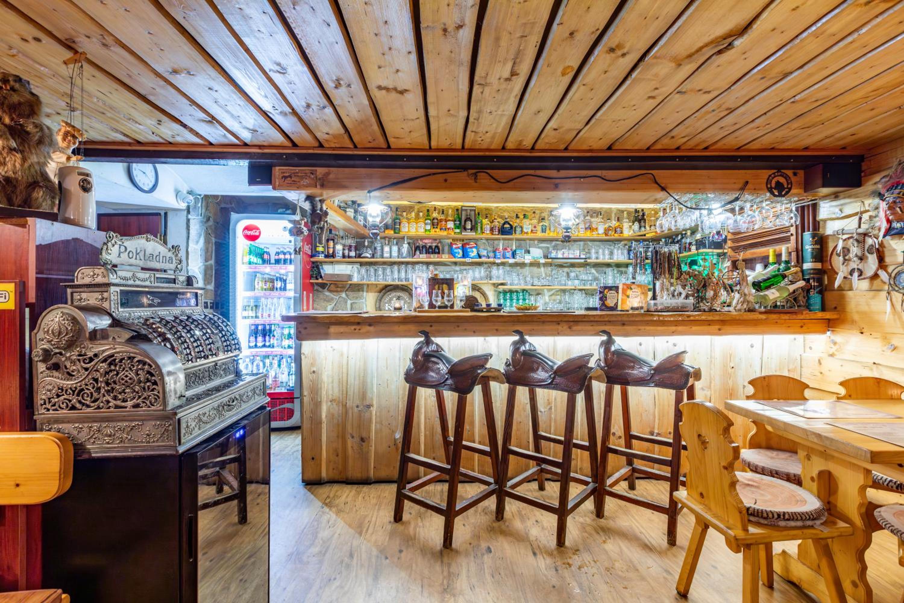 Country Saloon