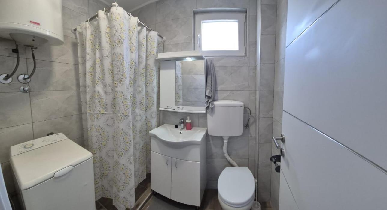 Apartman Milos - centar grada free parking view 3