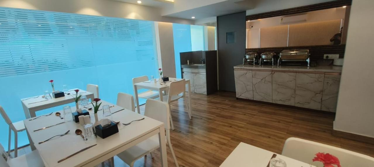 White House by Maxxvalue Service Apartments Bandra view 5