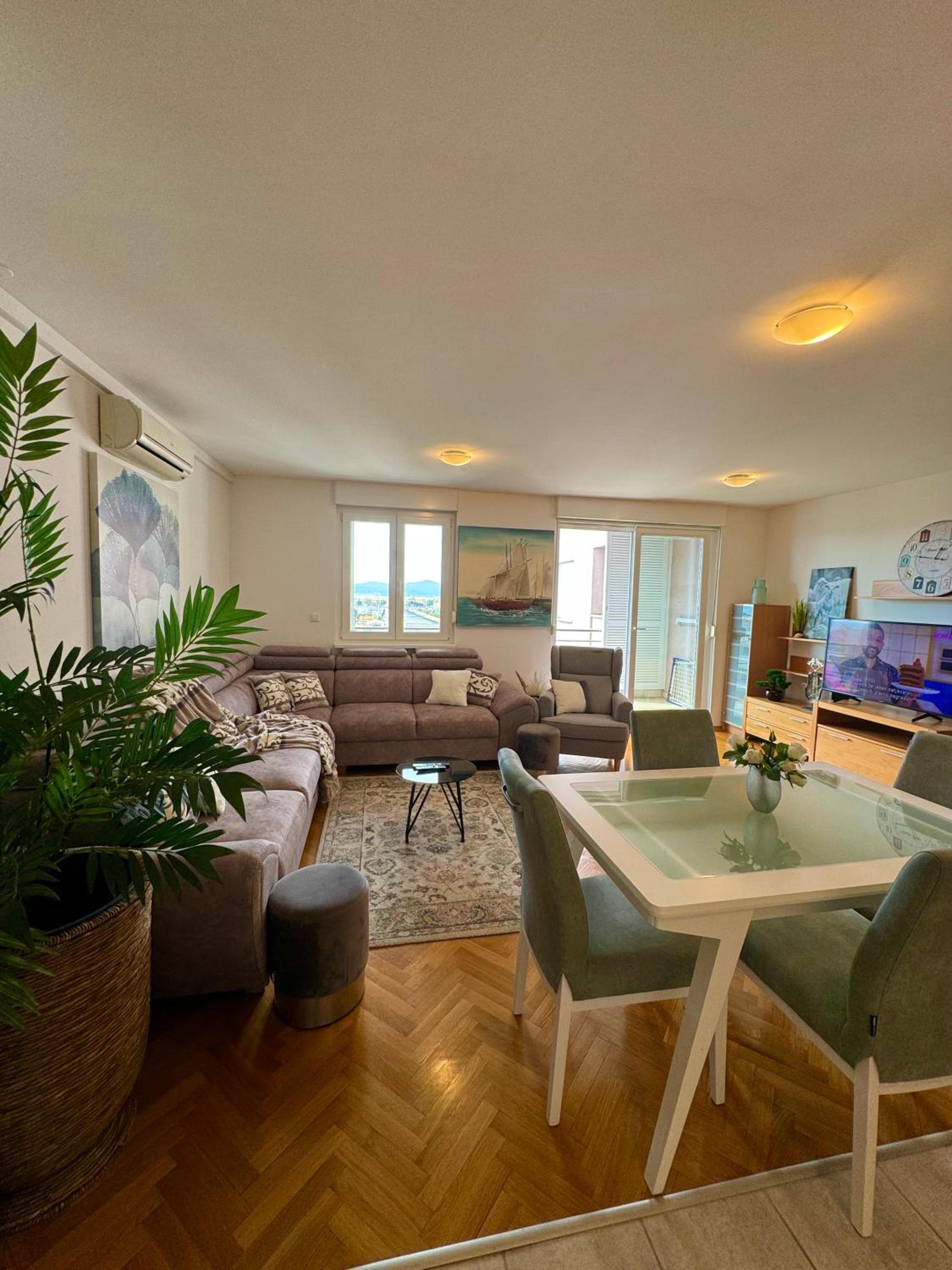 Sea Breeze Apartment