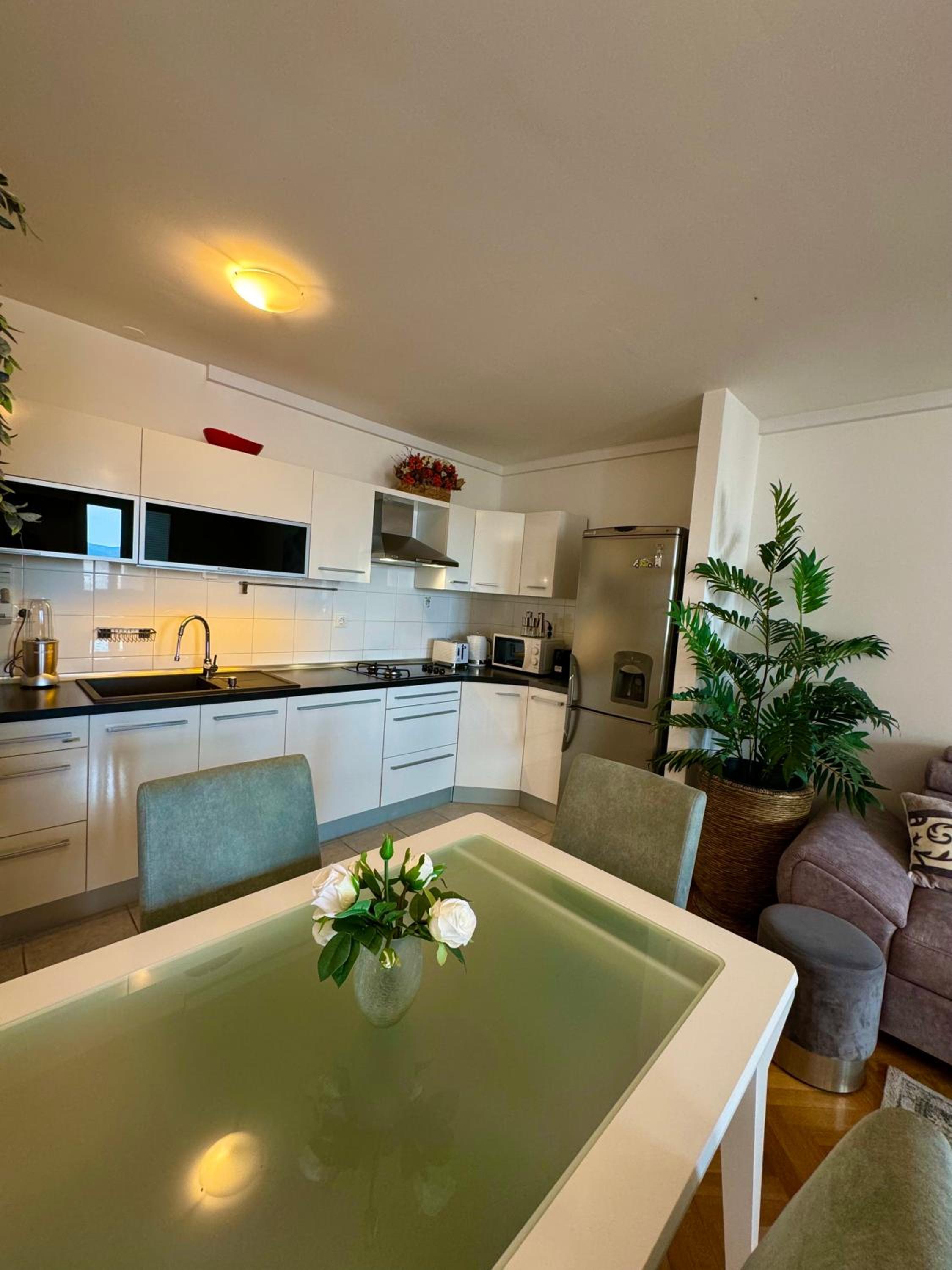 Sea Breeze Apartment