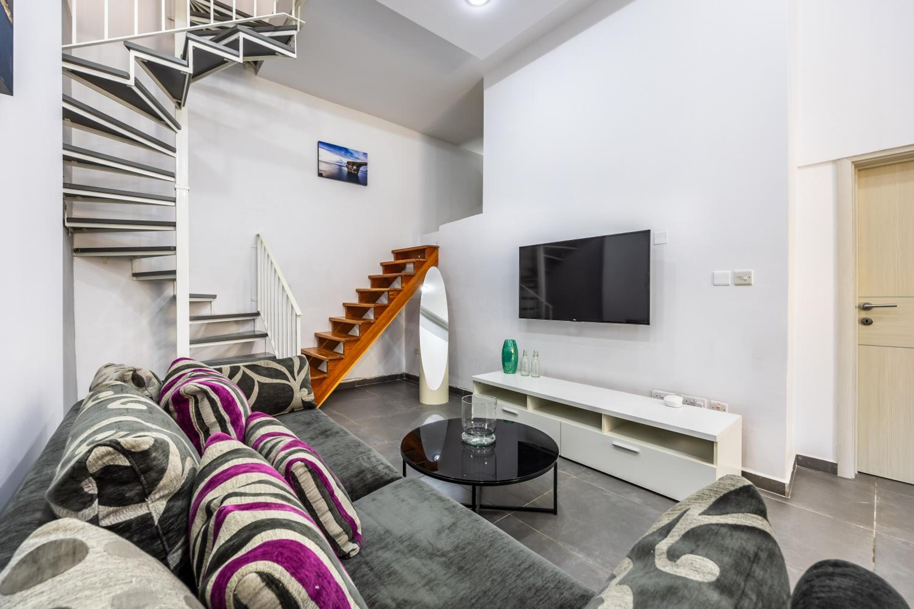 Private duplex home in the heart of St Julians photo 2