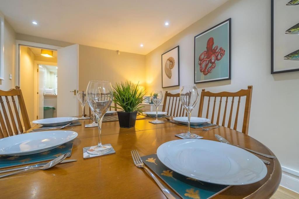 Heart of Margate Old Town, Historic Home, Driveway for 2 cars view 5