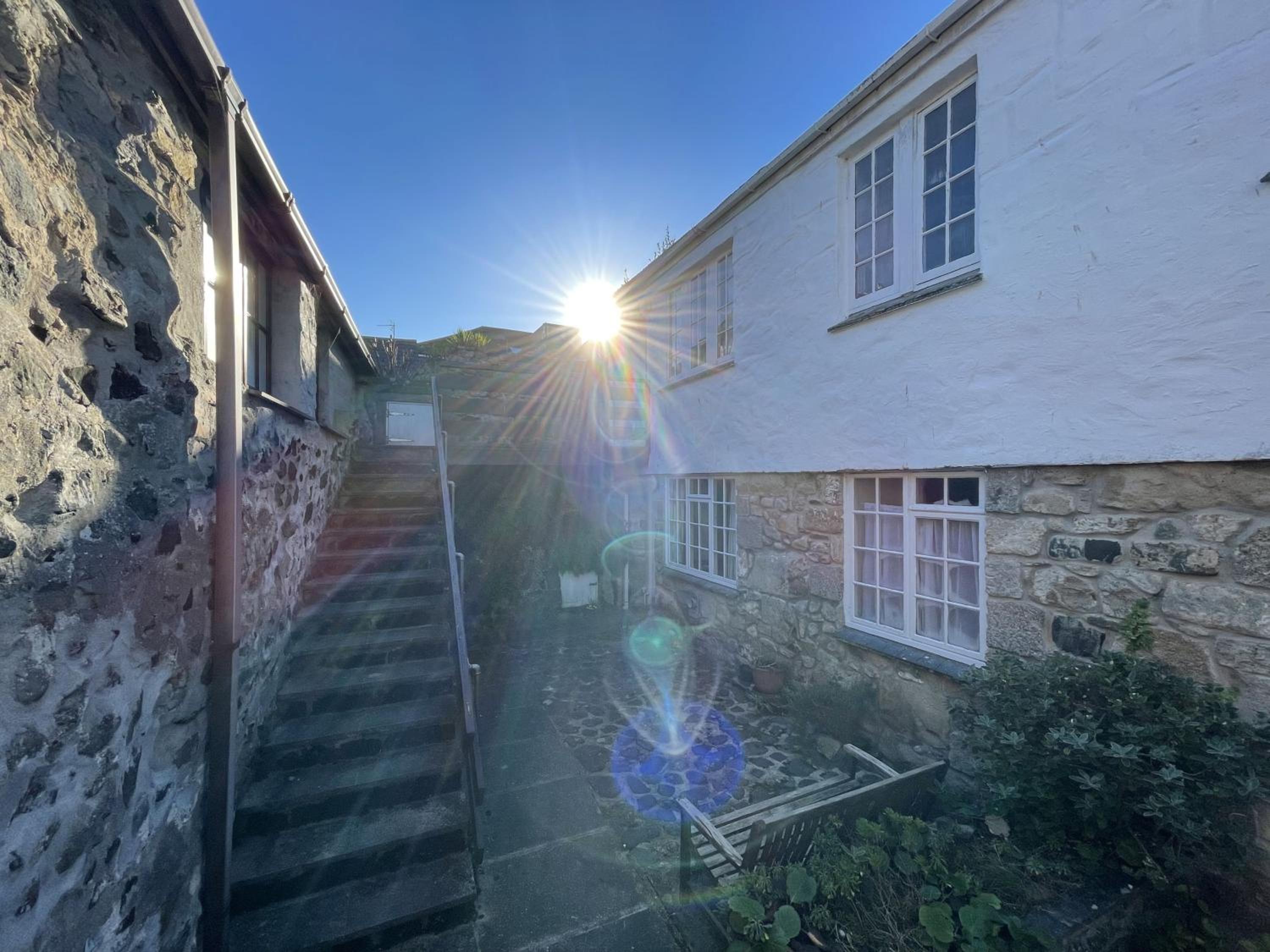 3 Redfern Court